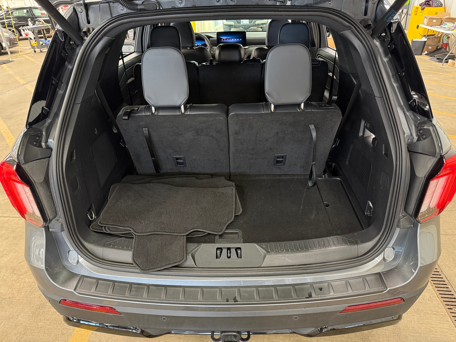 Thumbnail: 2025 Ford Explorer - 6