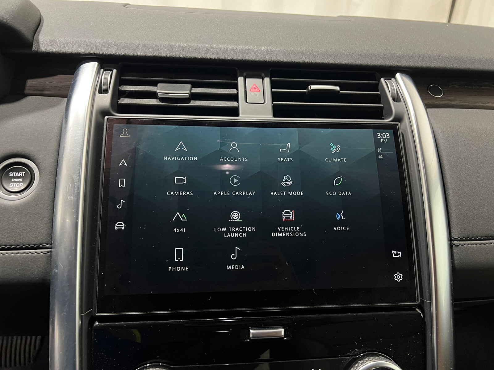 Thumbnail: 2022 Land Rover Discovery - 3