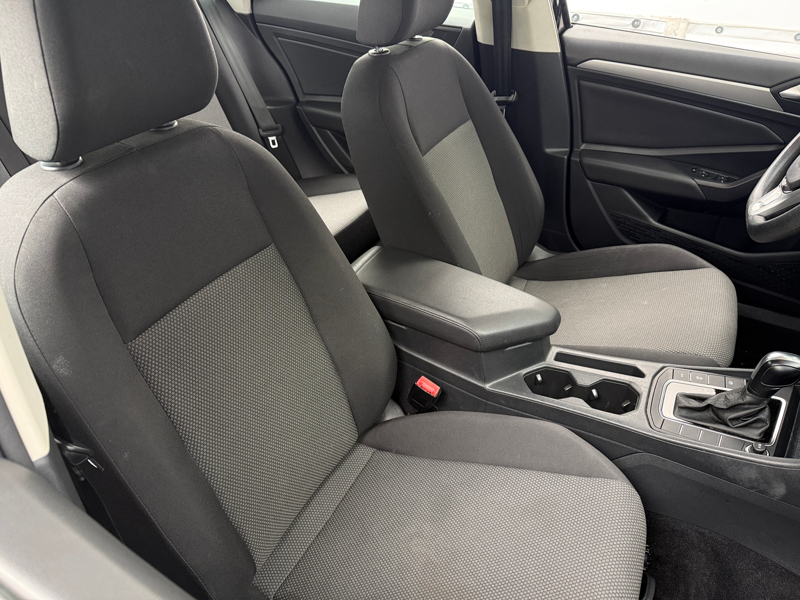 Thumbnail: 2019 Volkswagen Jetta - 2