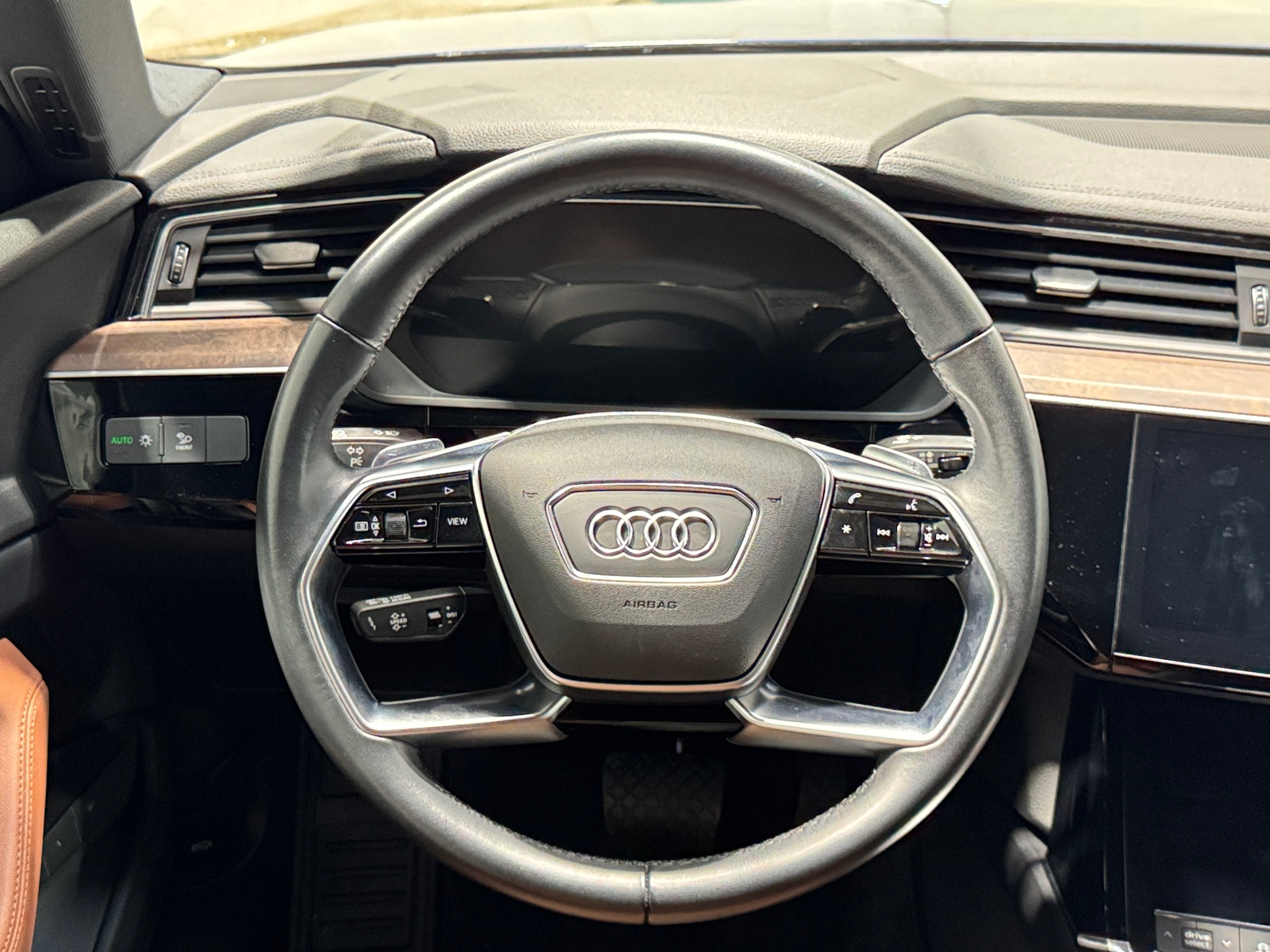 Thumbnail: 2022 Audi e-tron - 4