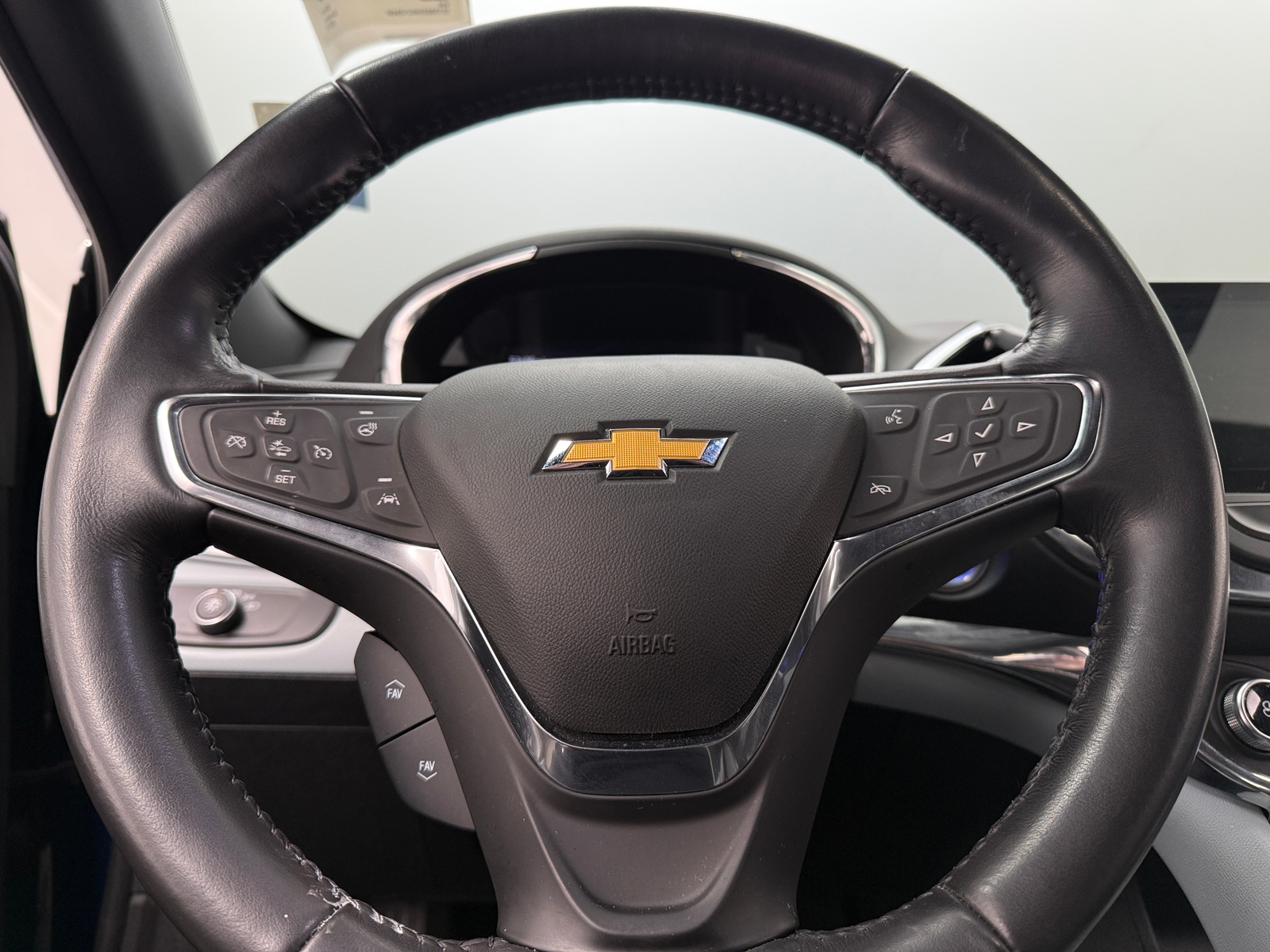 Thumbnail: 2019 Chevrolet Volt - 4