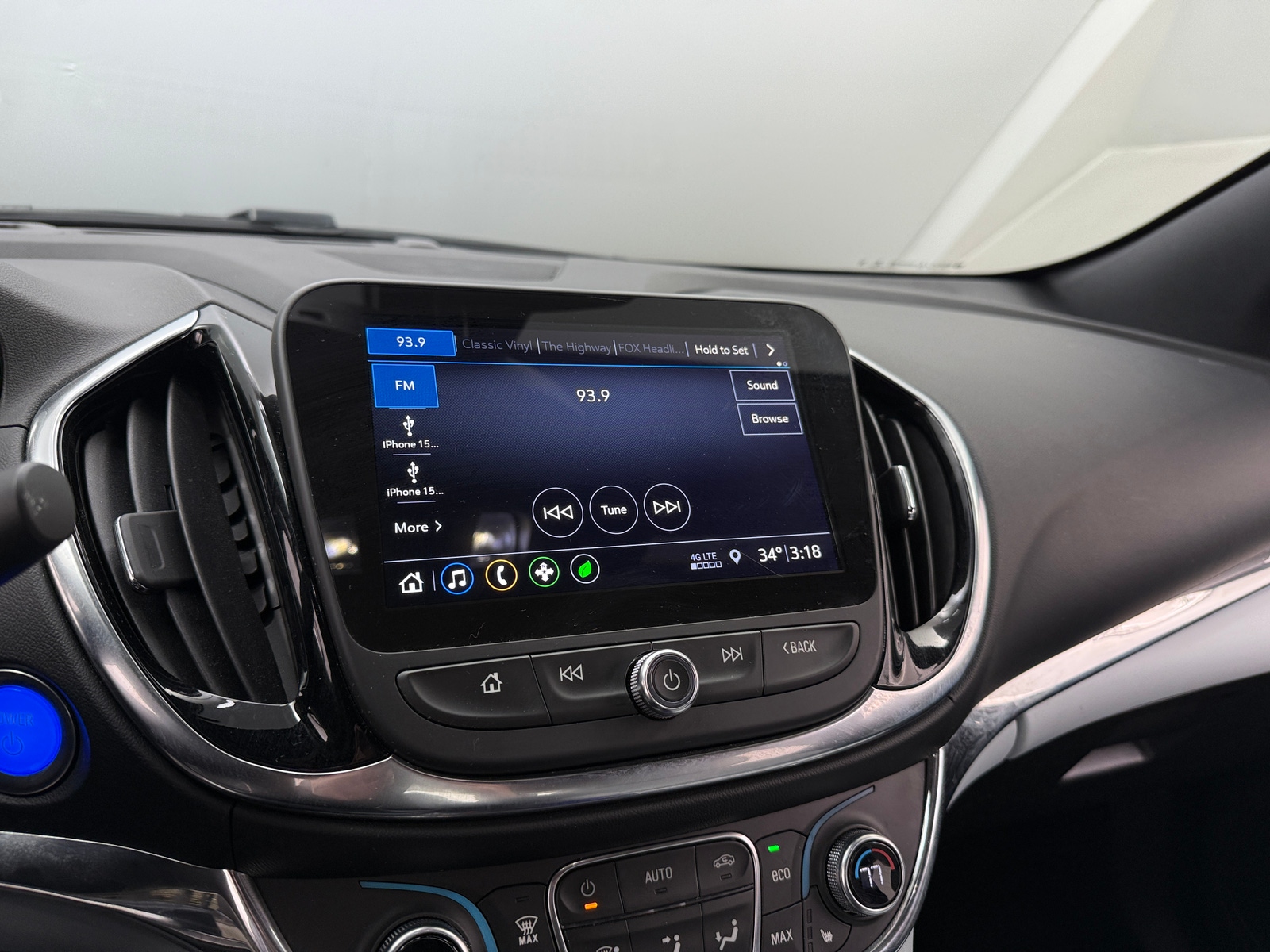 Thumbnail: 2019 Chevrolet Volt - 3