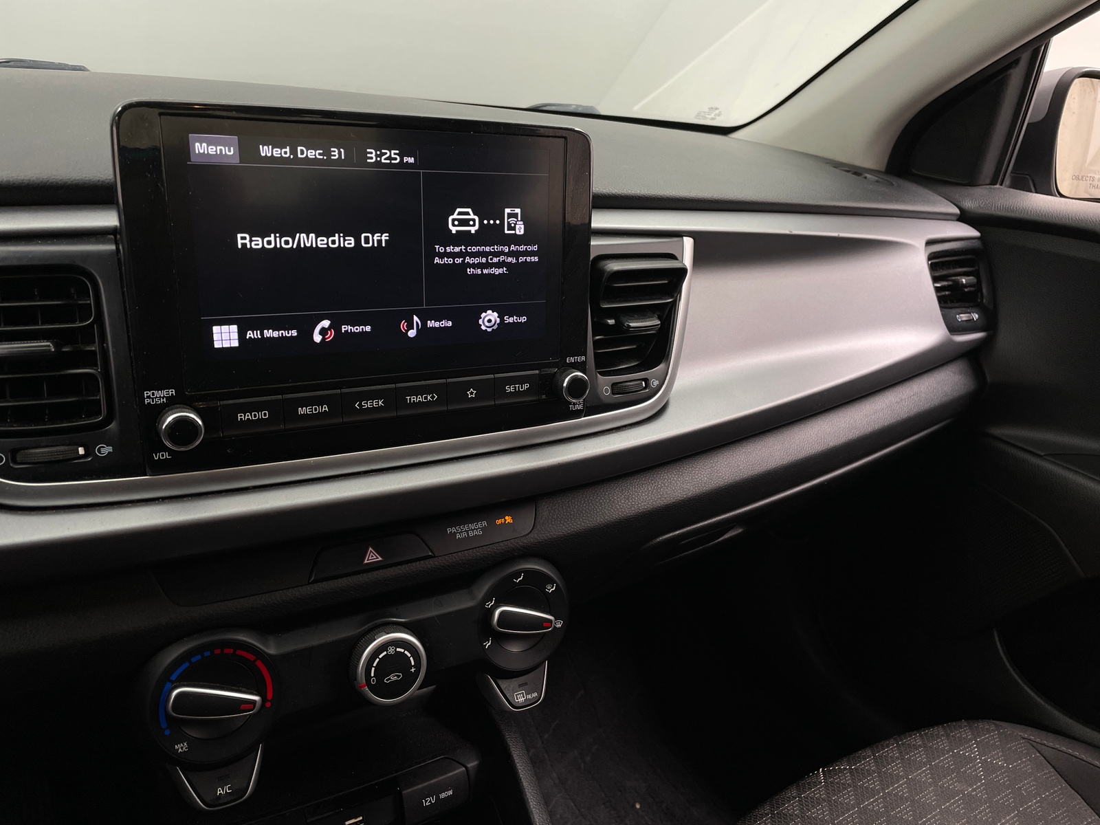 Thumbnail: 2022 Kia Rio - 4