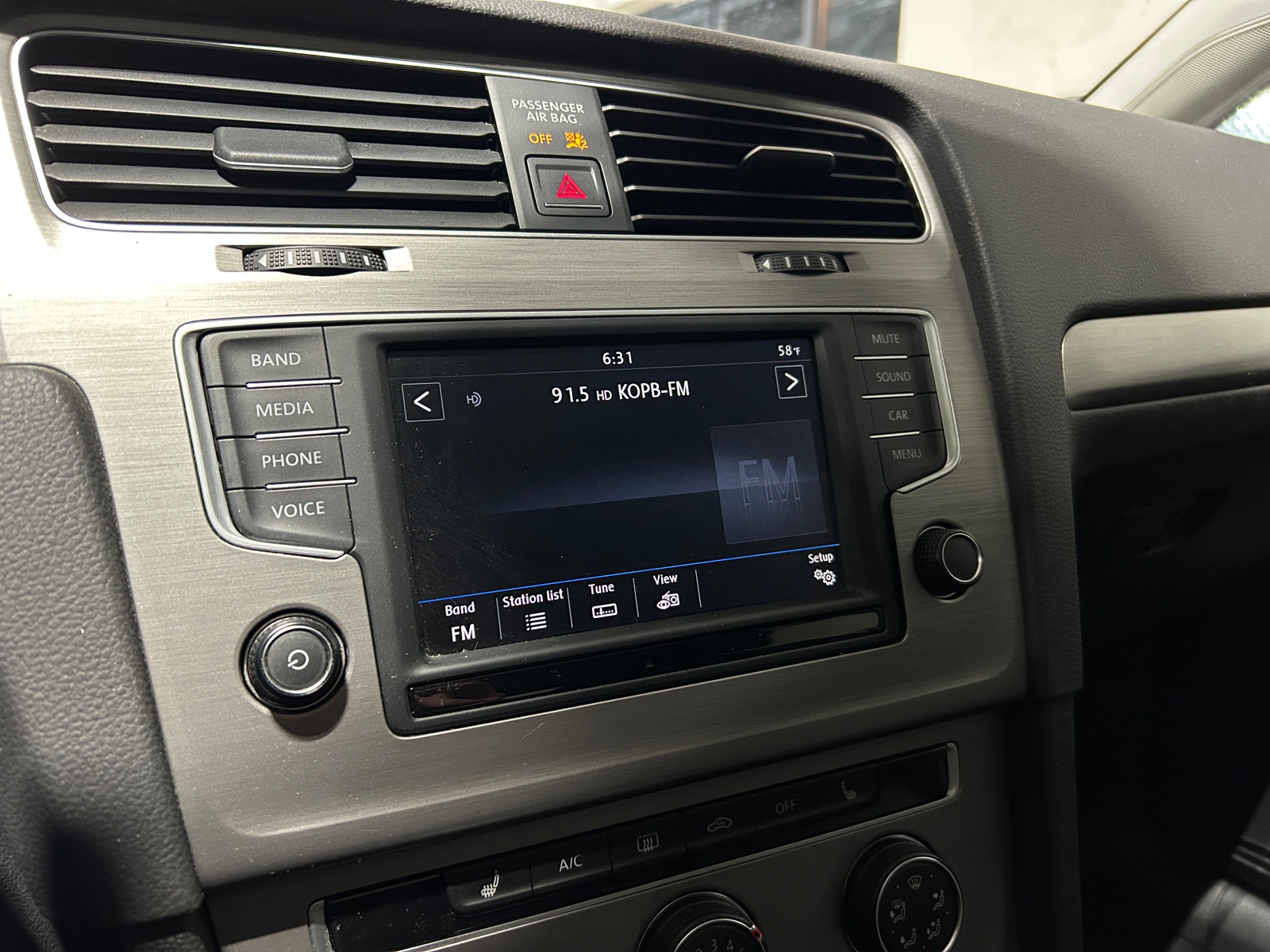 Thumbnail: 2017 Volkswagen Golf - 4