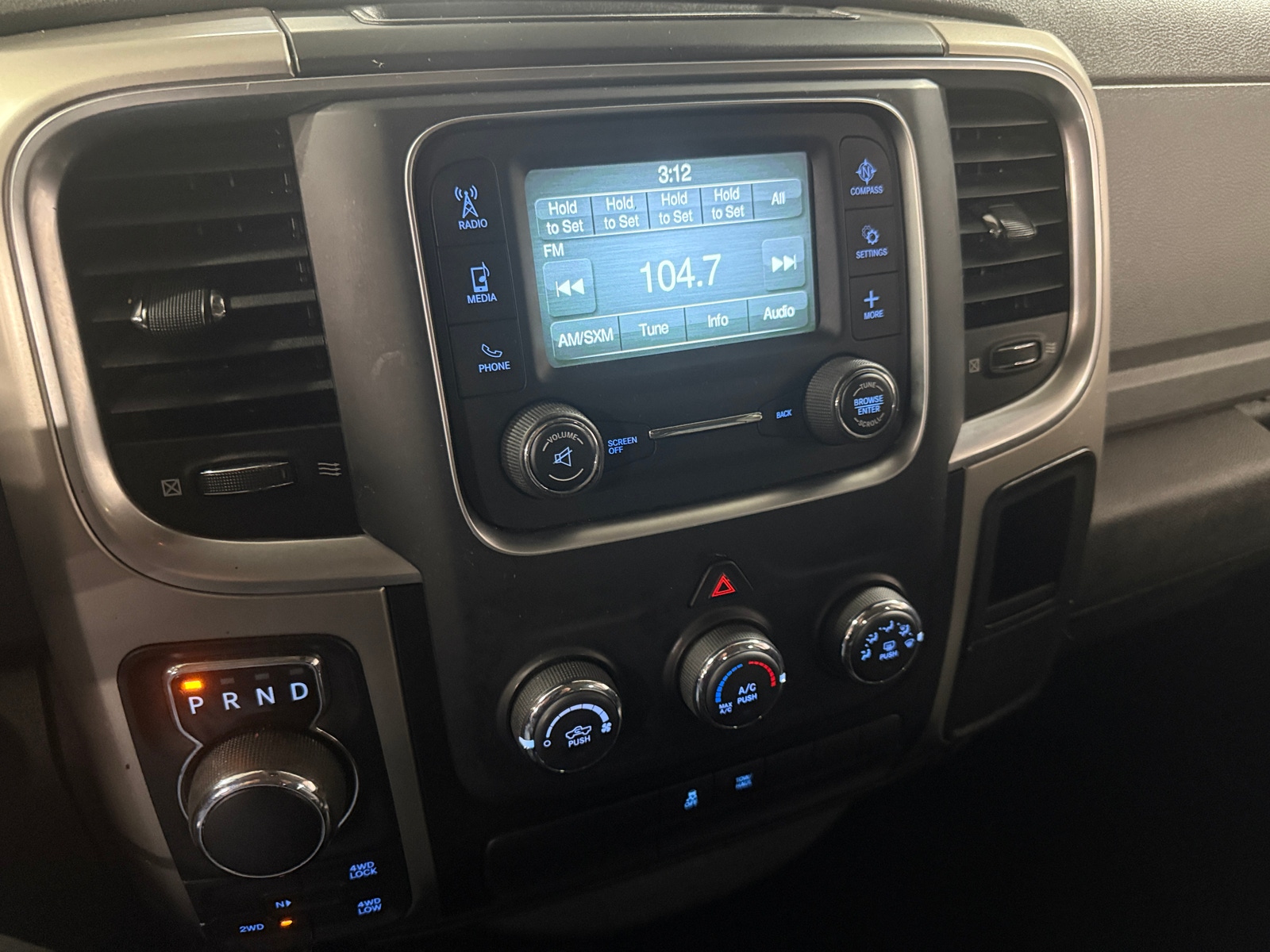 Thumbnail: 2019 RAM 1500 Classic - 4