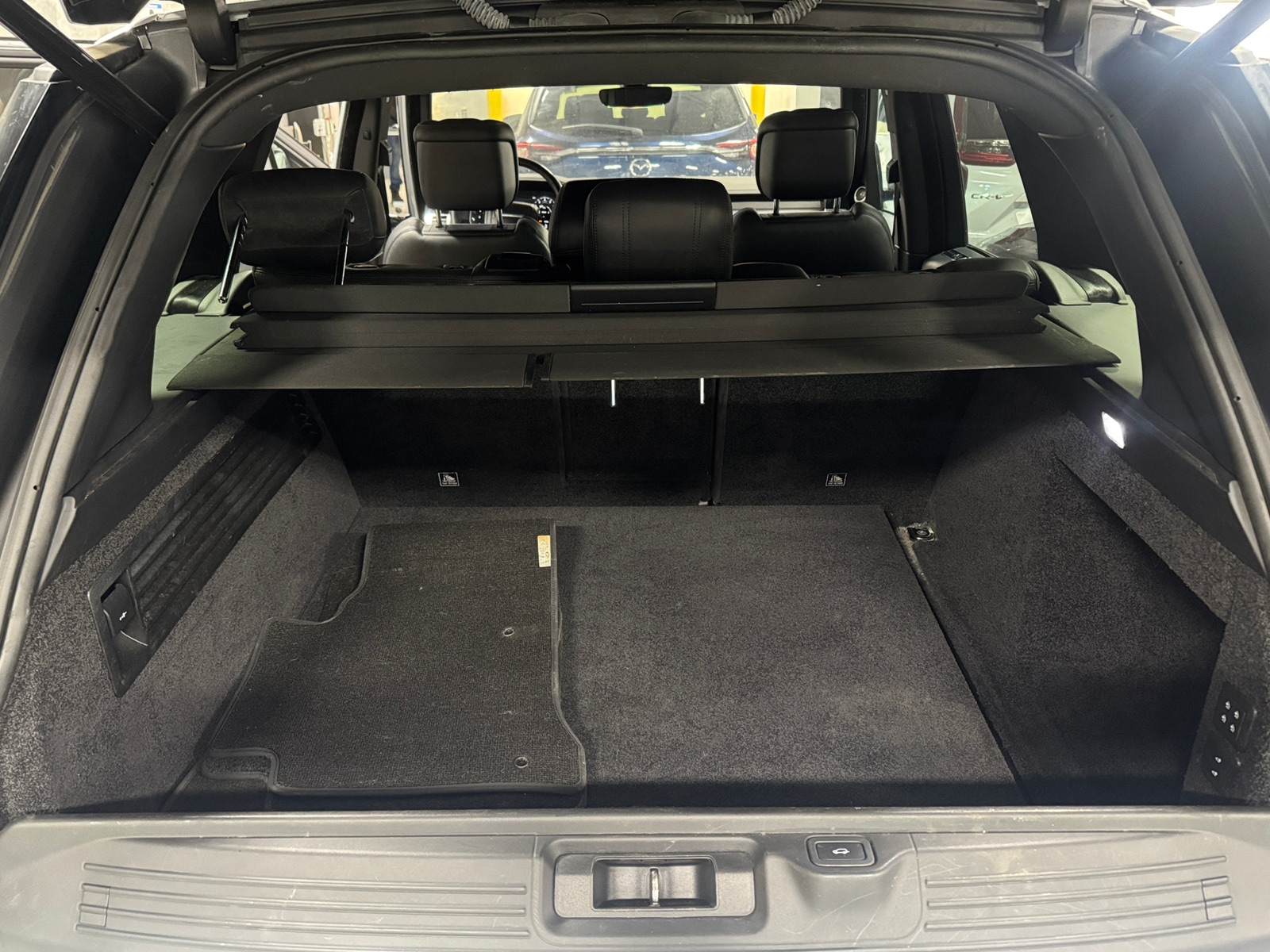 Thumbnail: 2020 Land Rover Range Rover - 6