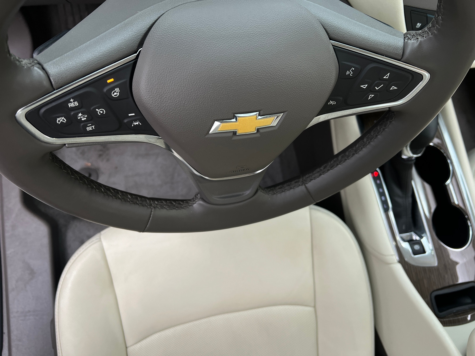 Thumbnail: 2024 Chevrolet Malibu - 4