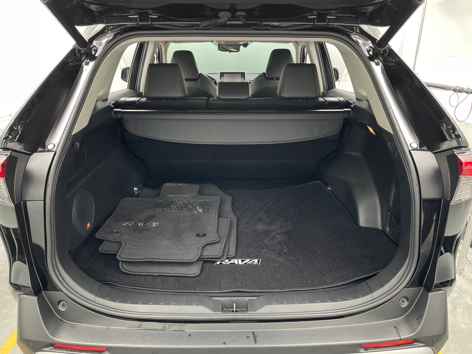 Thumbnail: 2019 Toyota RAV4 - 6