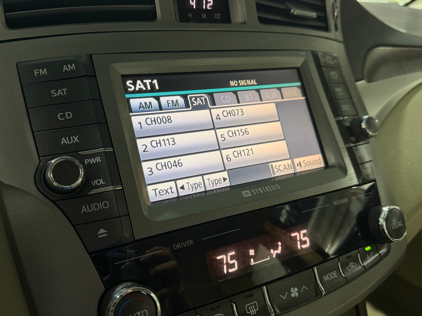 Thumbnail: 2012 Toyota Avalon - 3