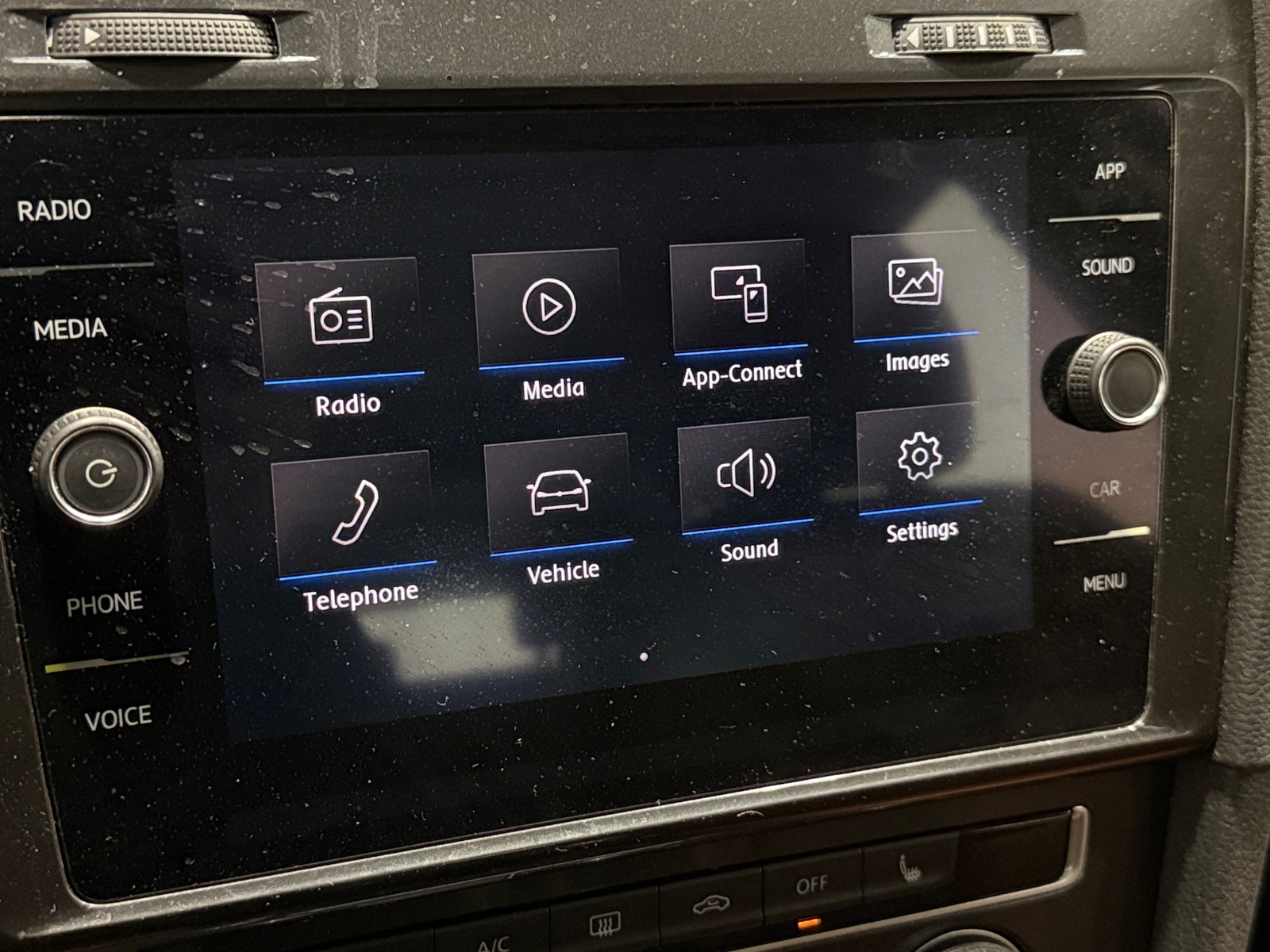 Thumbnail: 2019 Volkswagen Golf - 3