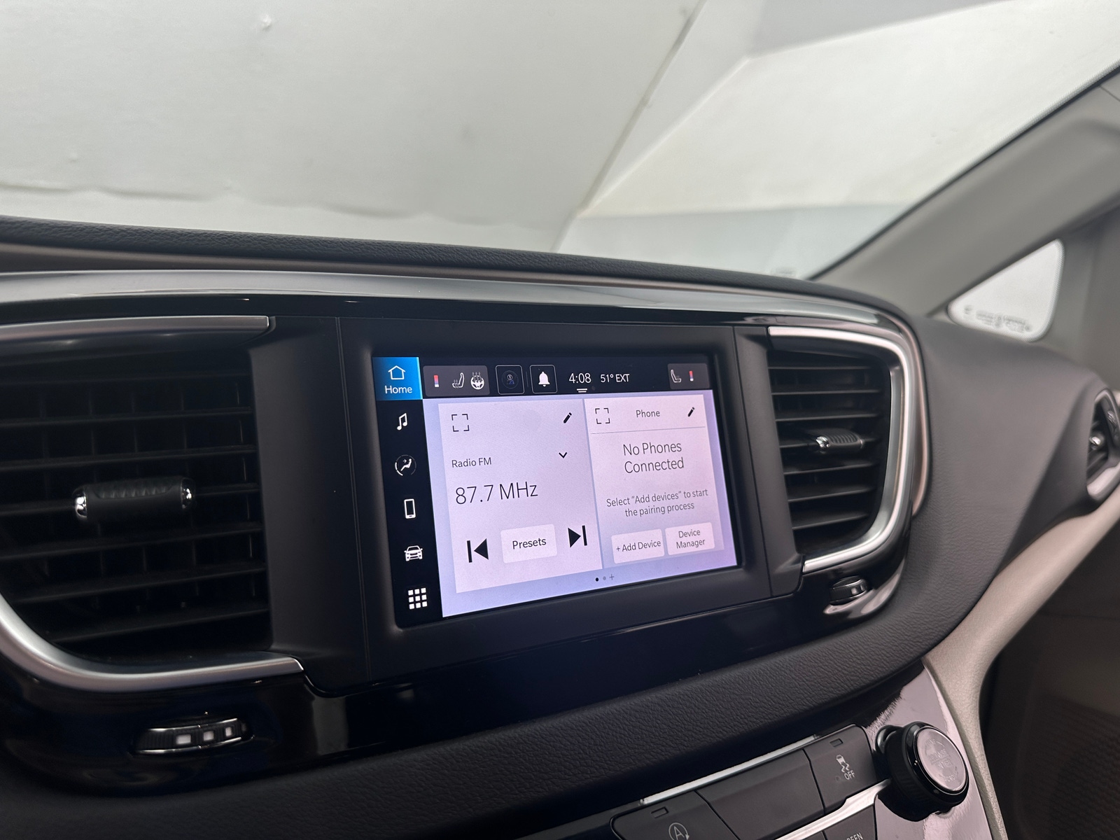 Thumbnail: 2024 Chrysler Voyager - 4