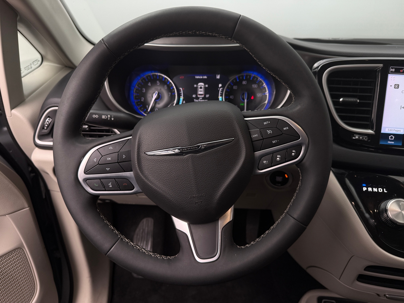 Thumbnail: 2024 Chrysler Pacifica - 4