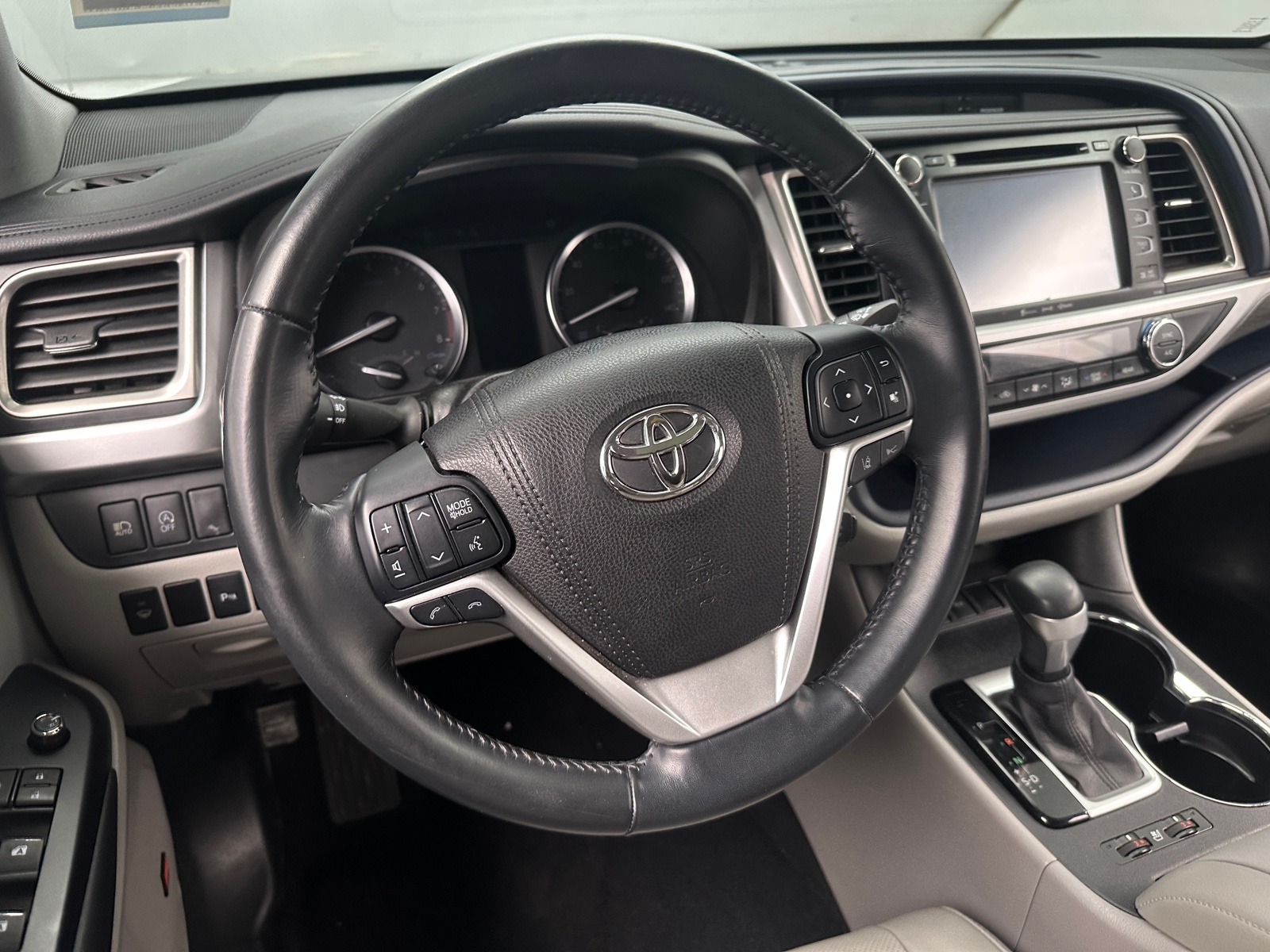 Thumbnail: 2017 Toyota Highlander - 4