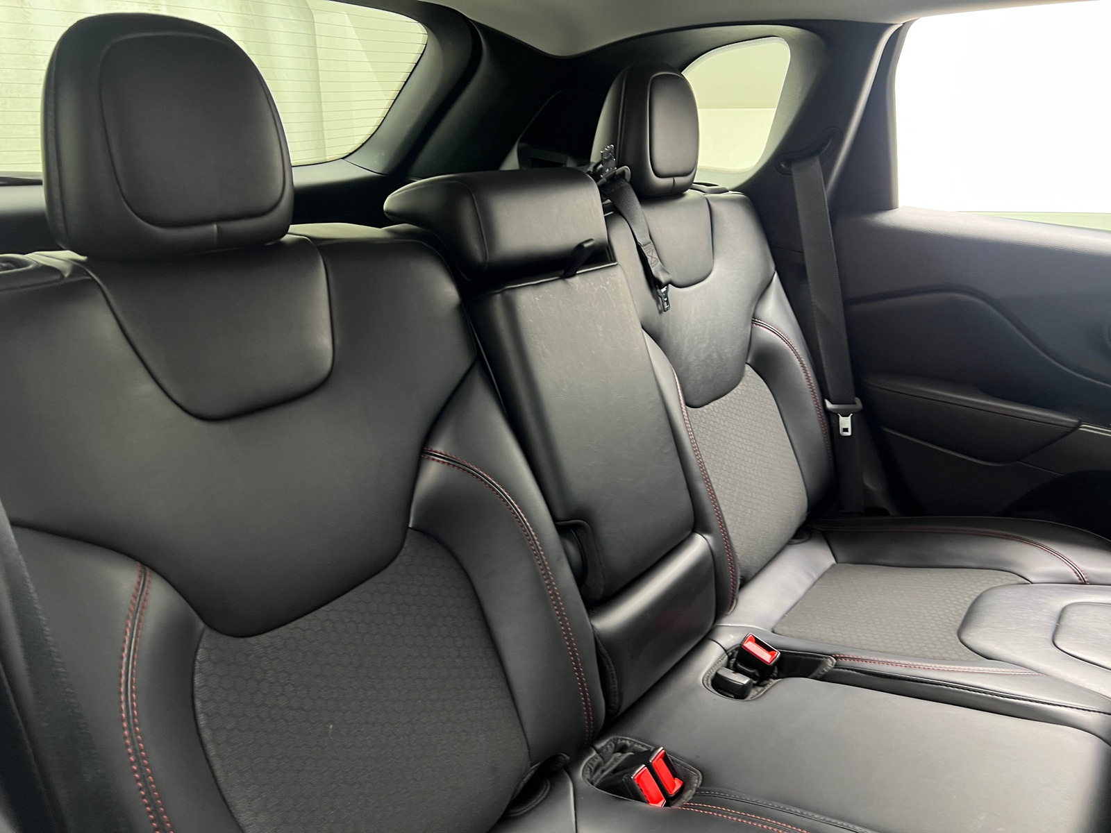 Thumbnail: 2019 Jeep Cherokee - 6