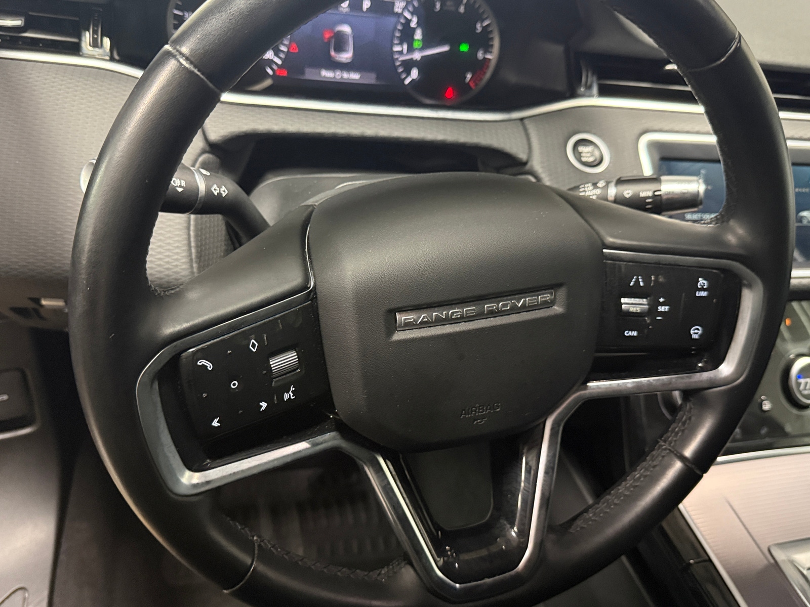 Thumbnail: 2021 Land Rover Range Rover Evoque - 4