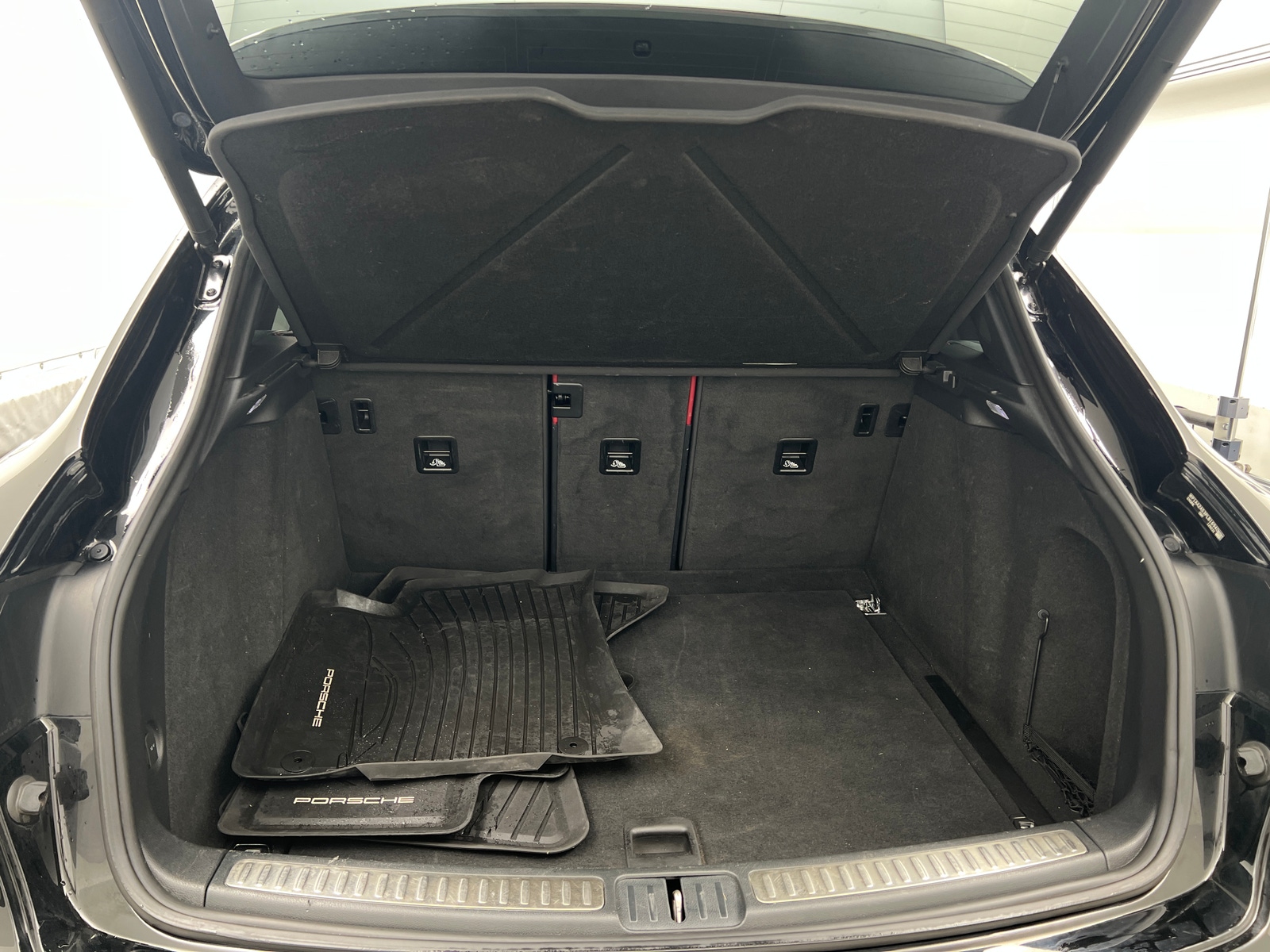 Thumbnail: 2023 Porsche Macan - 6