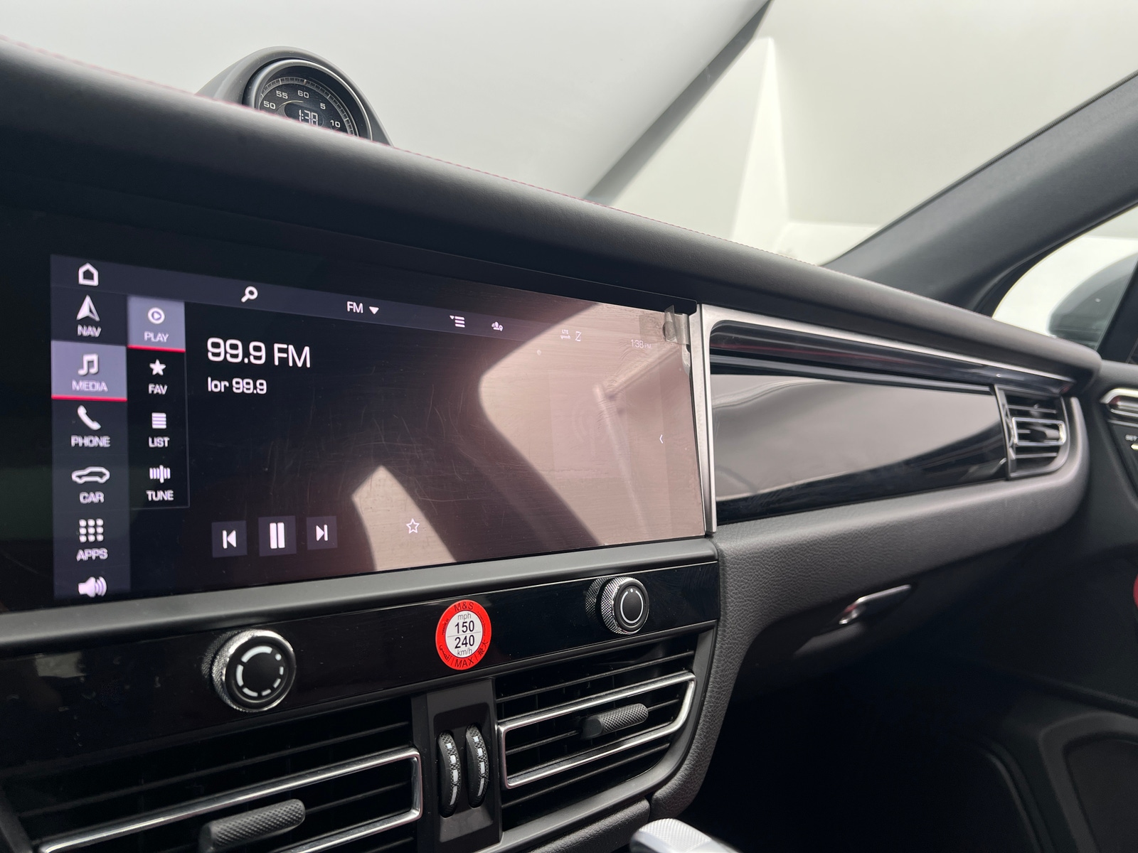 Thumbnail: 2023 Porsche Macan - 3