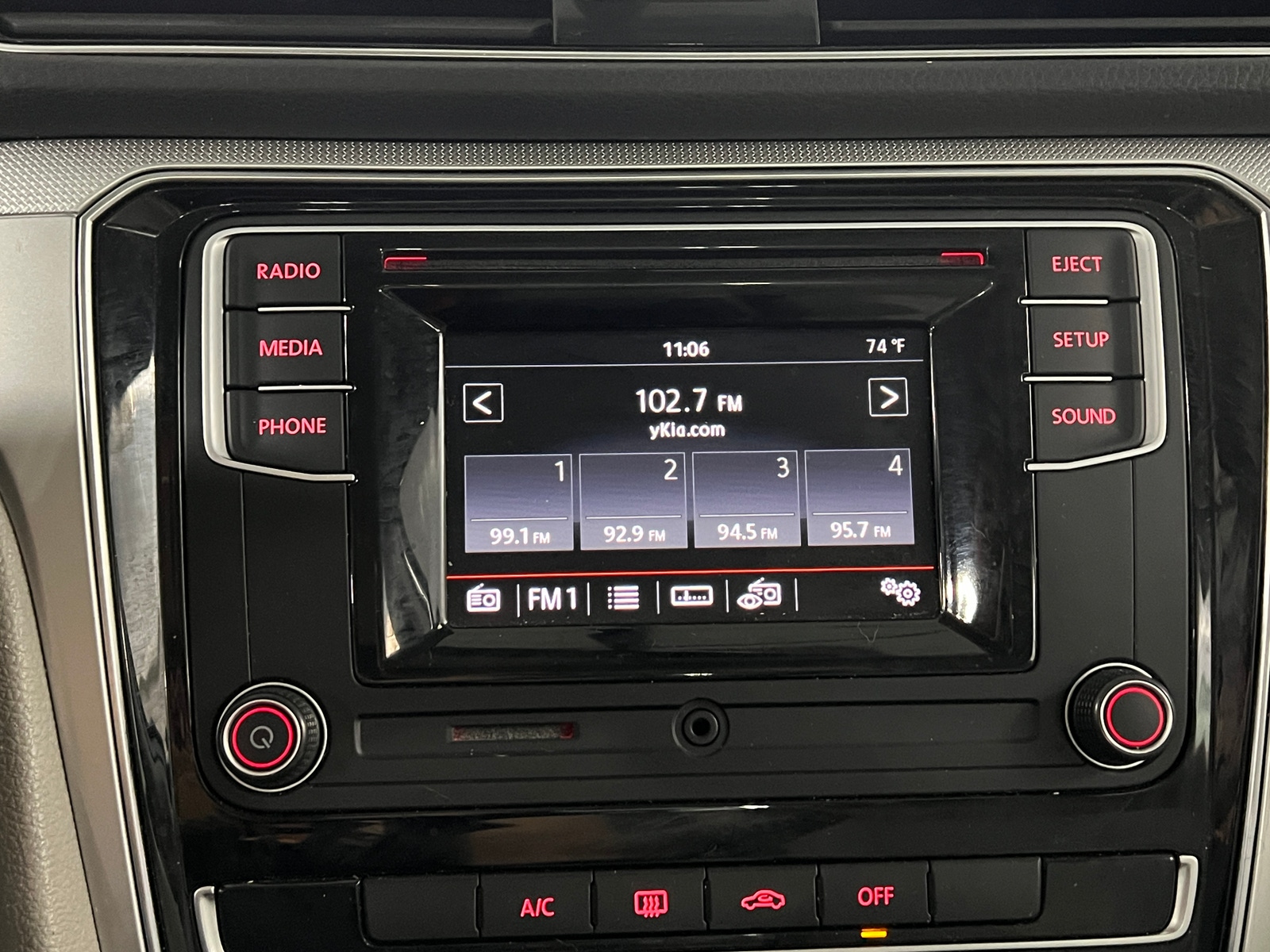 Thumbnail: 2018 Volkswagen Passat - 4