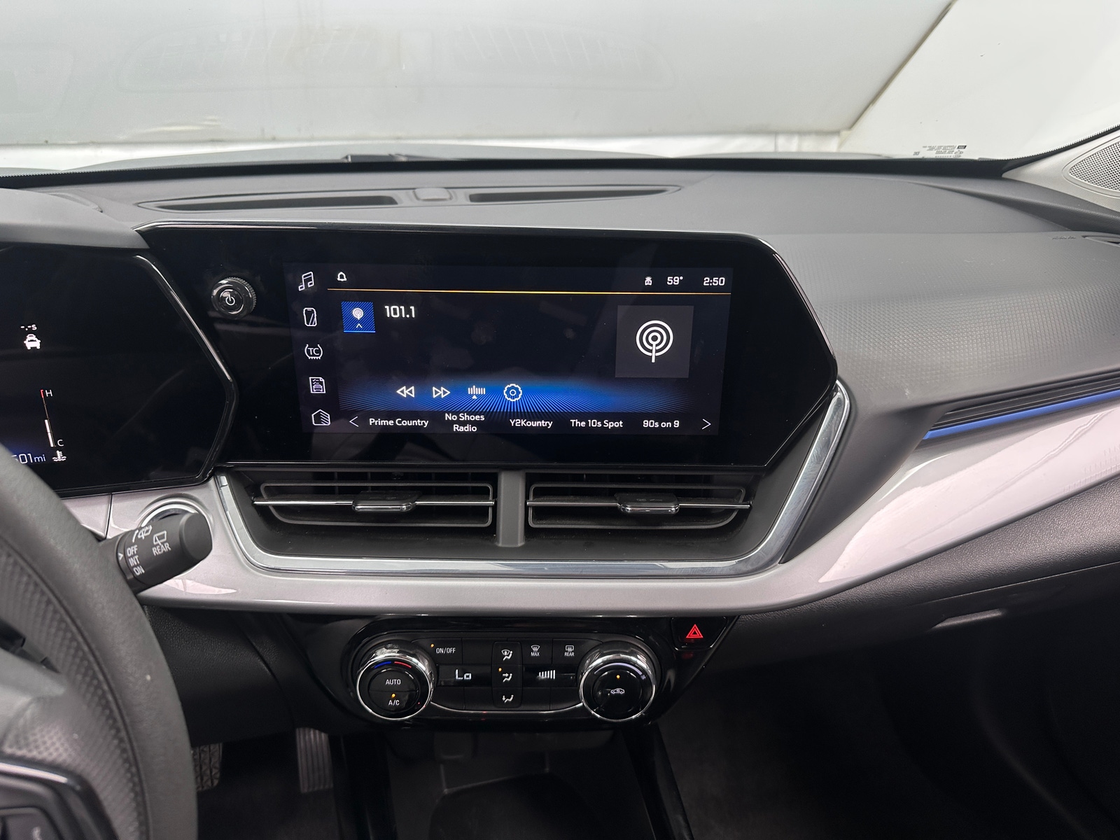 Thumbnail: 2025 Chevrolet Trax - 4