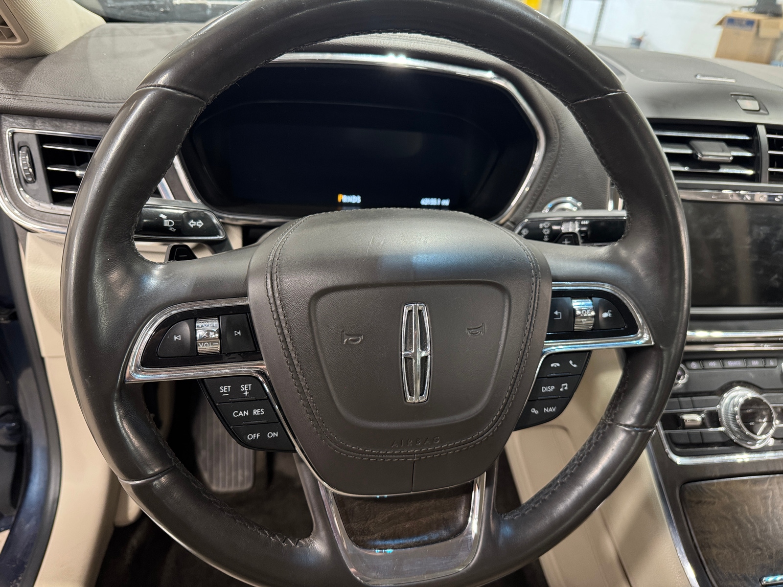 Thumbnail: 2017 Lincoln Continental - 4