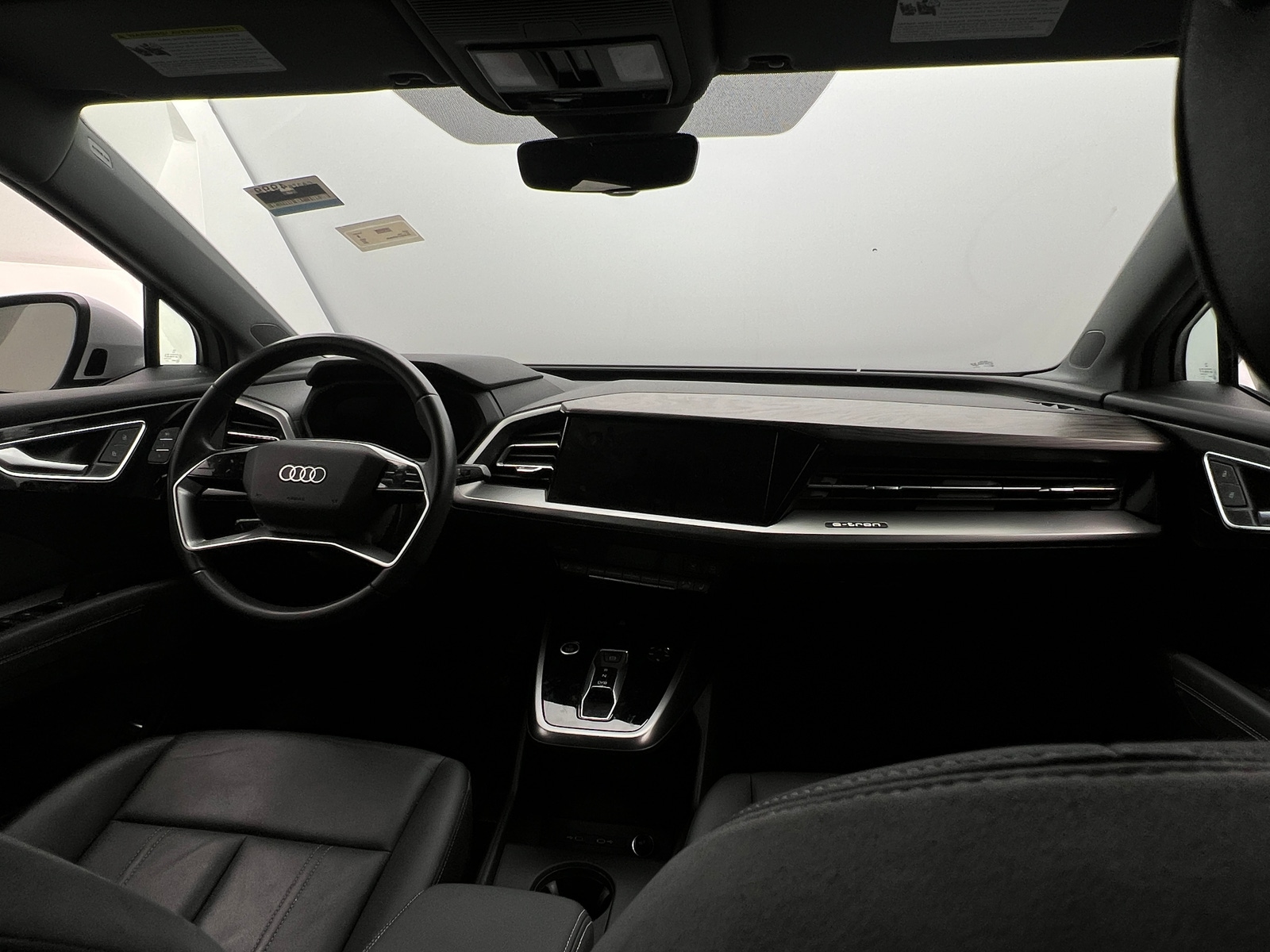 Thumbnail: 2022 Audi Q4 e-tron - 2