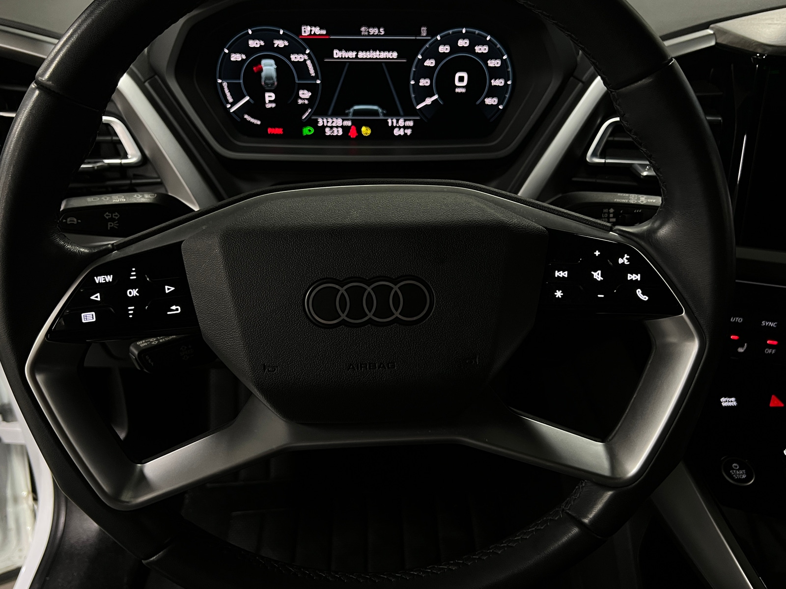 Thumbnail: 2022 Audi Q4 e-tron - 4