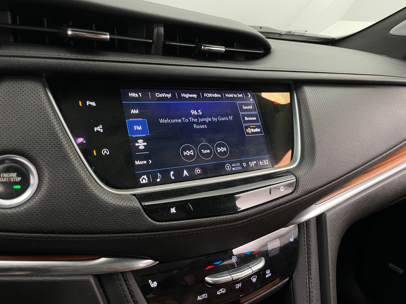 Thumbnail: 2022 Cadillac XT5 - 3