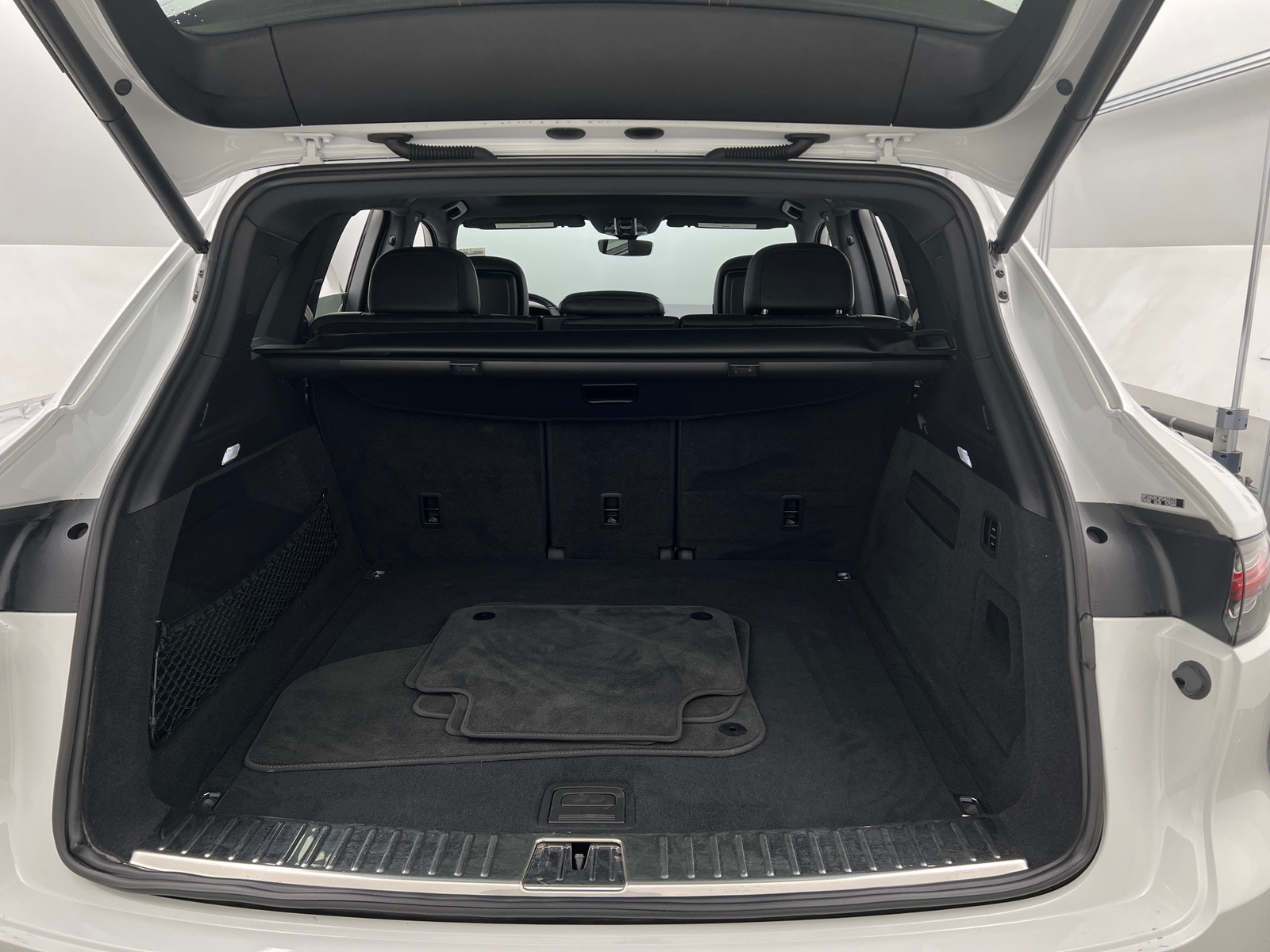 Thumbnail: 2023 Porsche Cayenne - 6