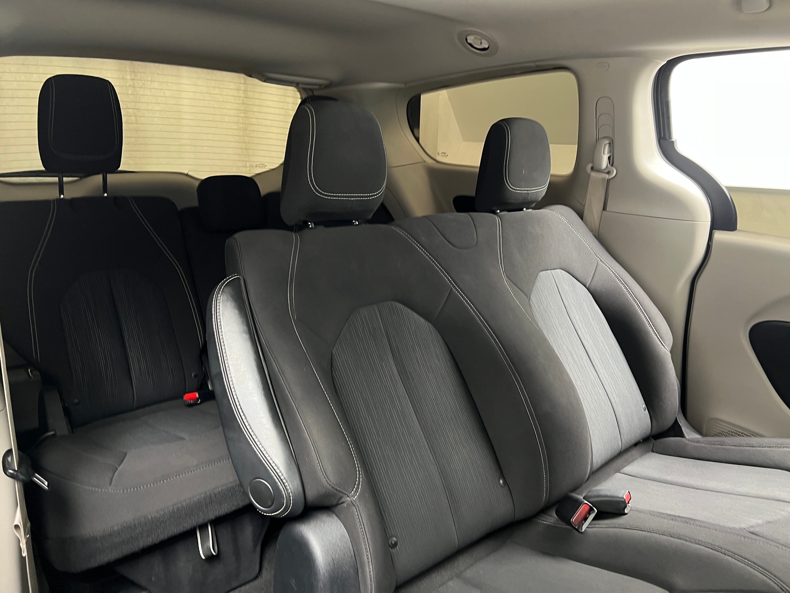 Thumbnail: 2020 Chrysler Voyager - 6