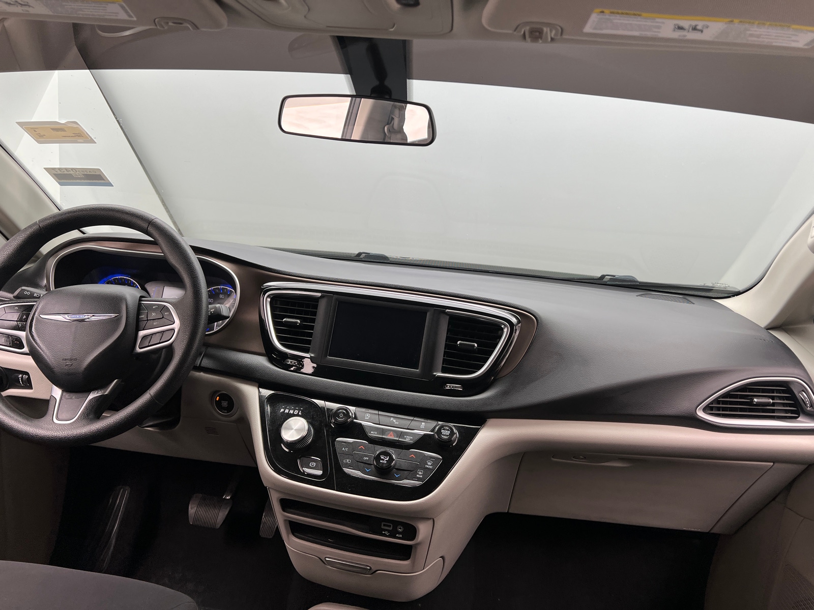 Thumbnail: 2020 Chrysler Voyager - 3