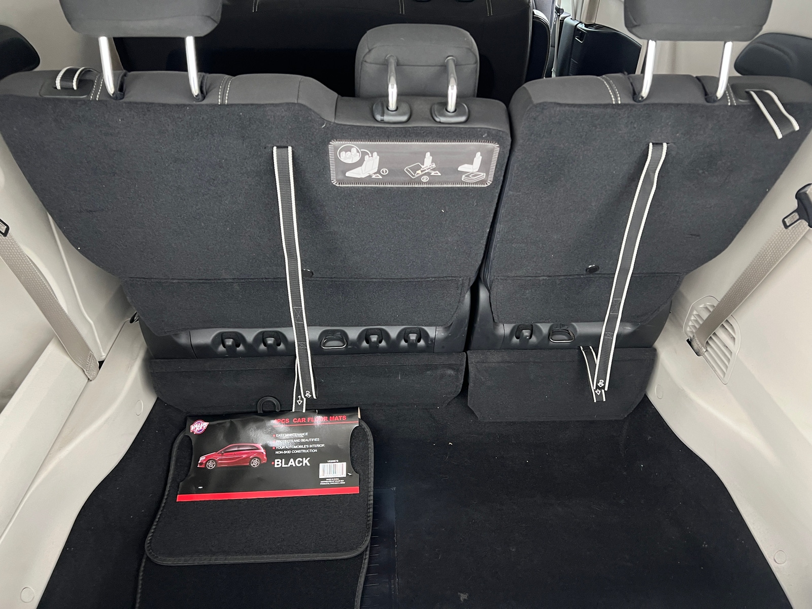 Thumbnail: 2020 Chrysler Voyager - 7