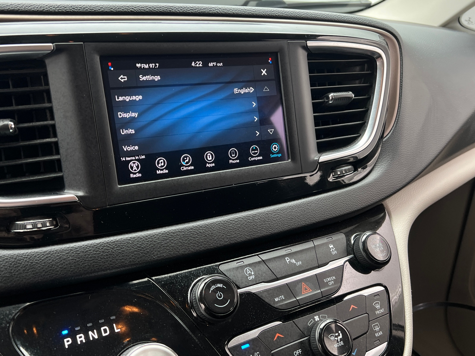 Thumbnail: 2020 Chrysler Voyager - 4