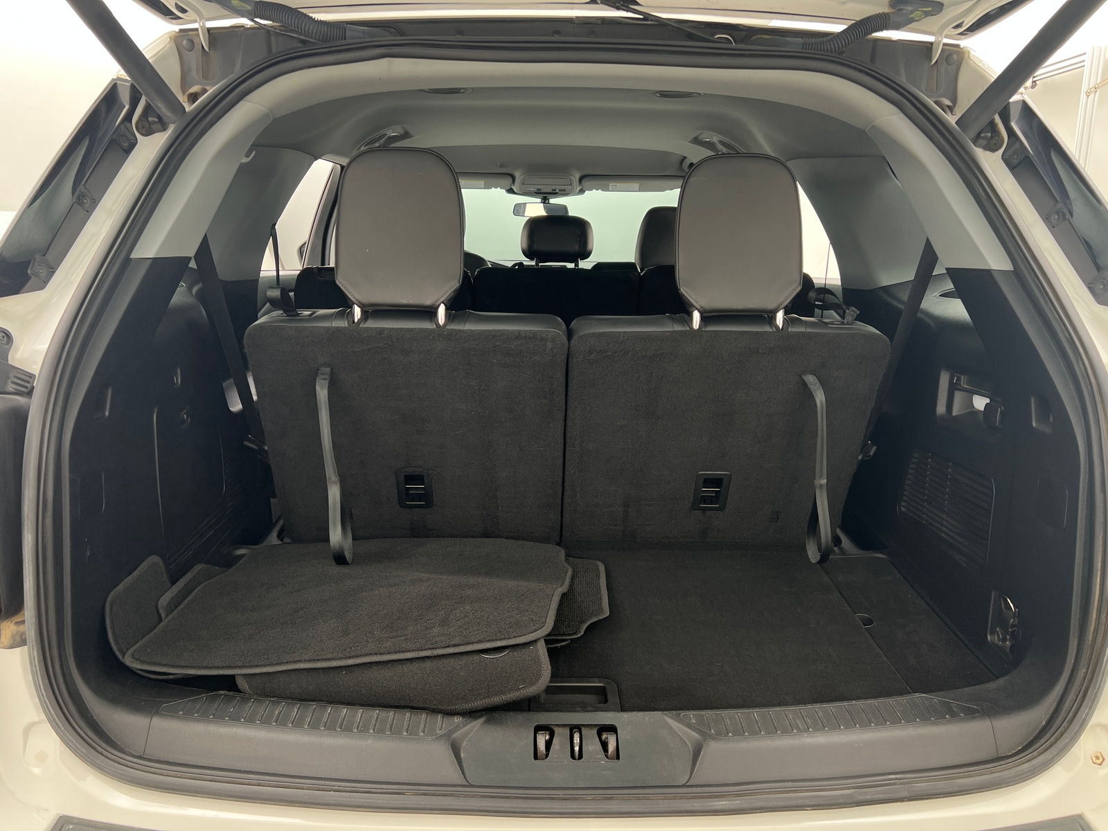 Thumbnail: 2022 Ford Explorer - 7