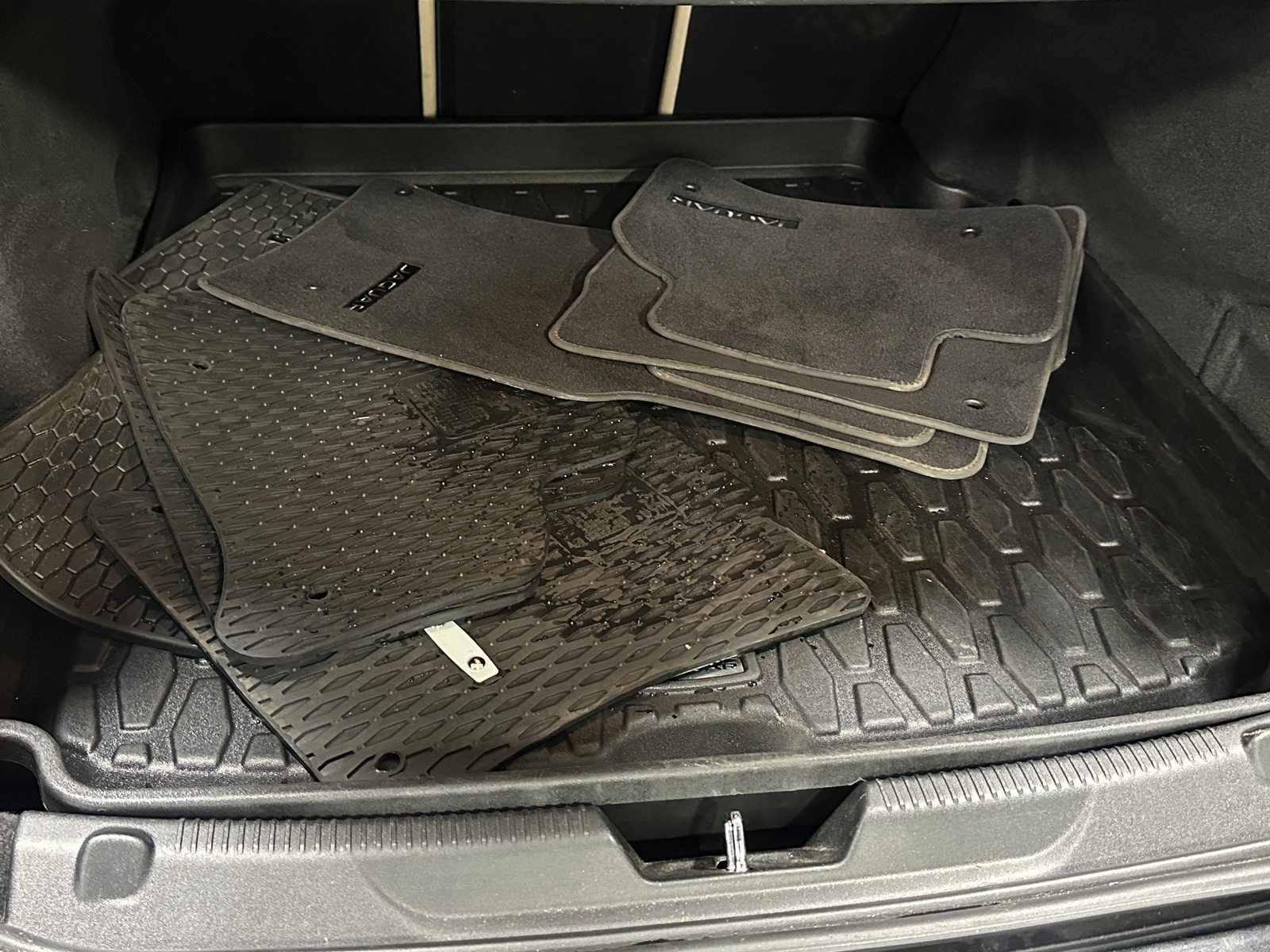 Thumbnail: 2020 Jaguar XE - 6