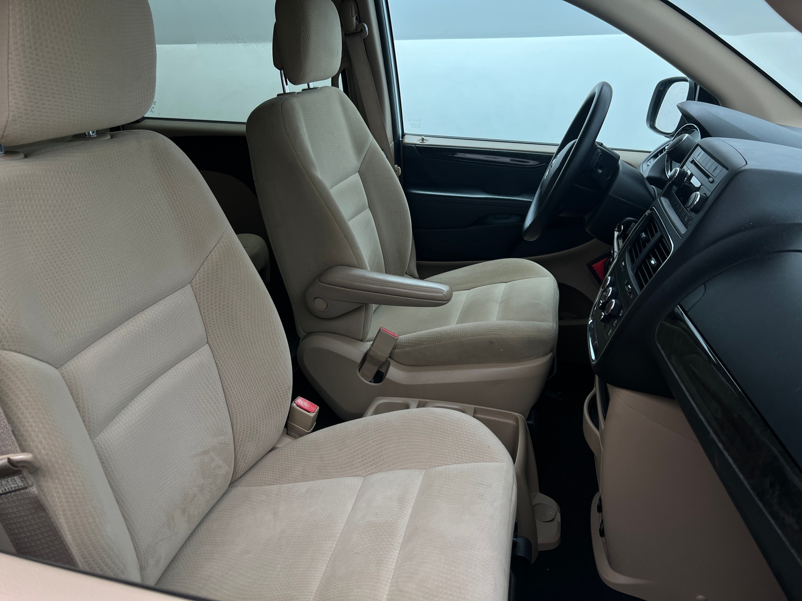 Thumbnail: 2016 Dodge Grand Caravan - 2