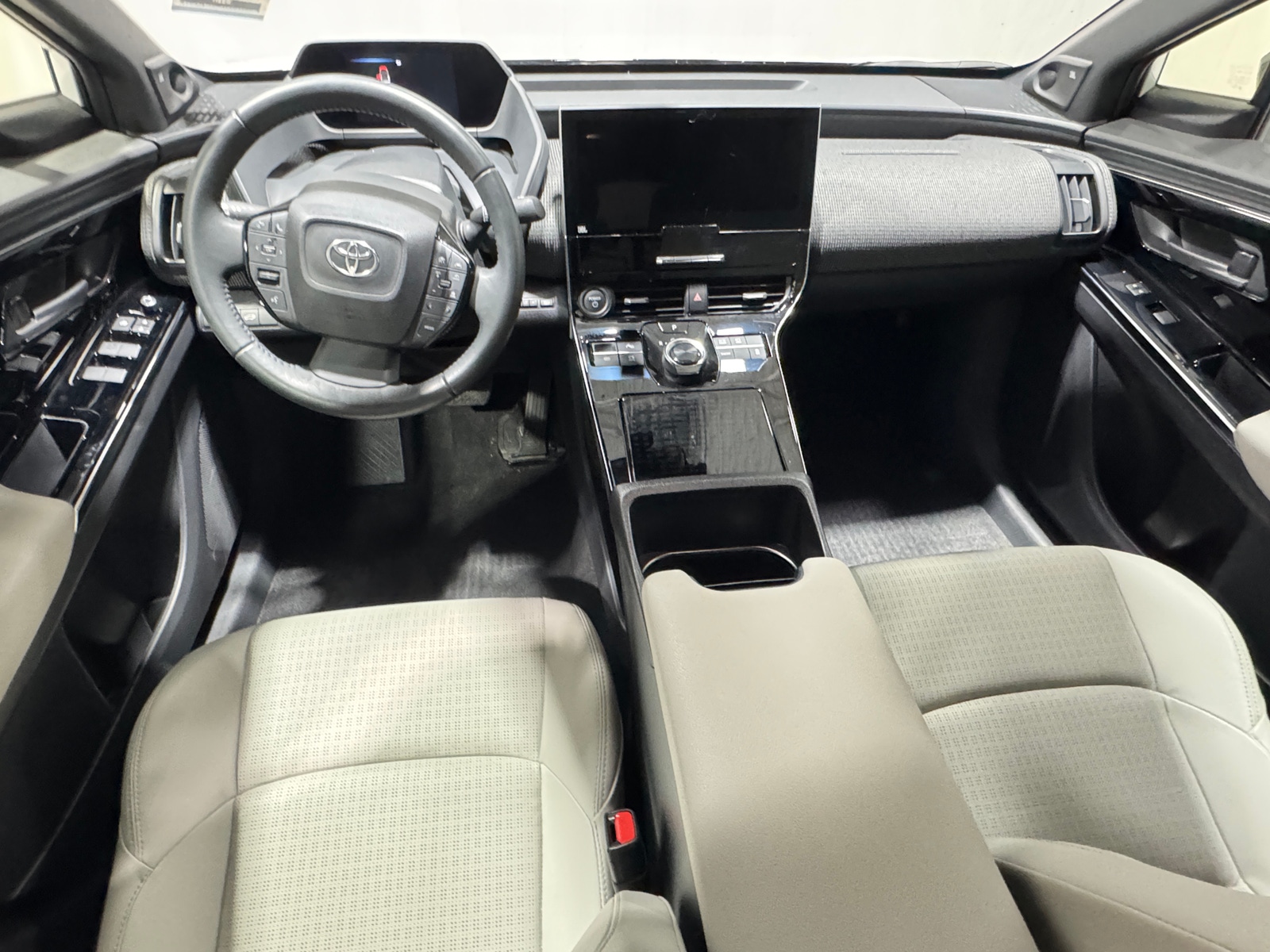 Thumbnail: 2023 Toyota bZ4X - 2