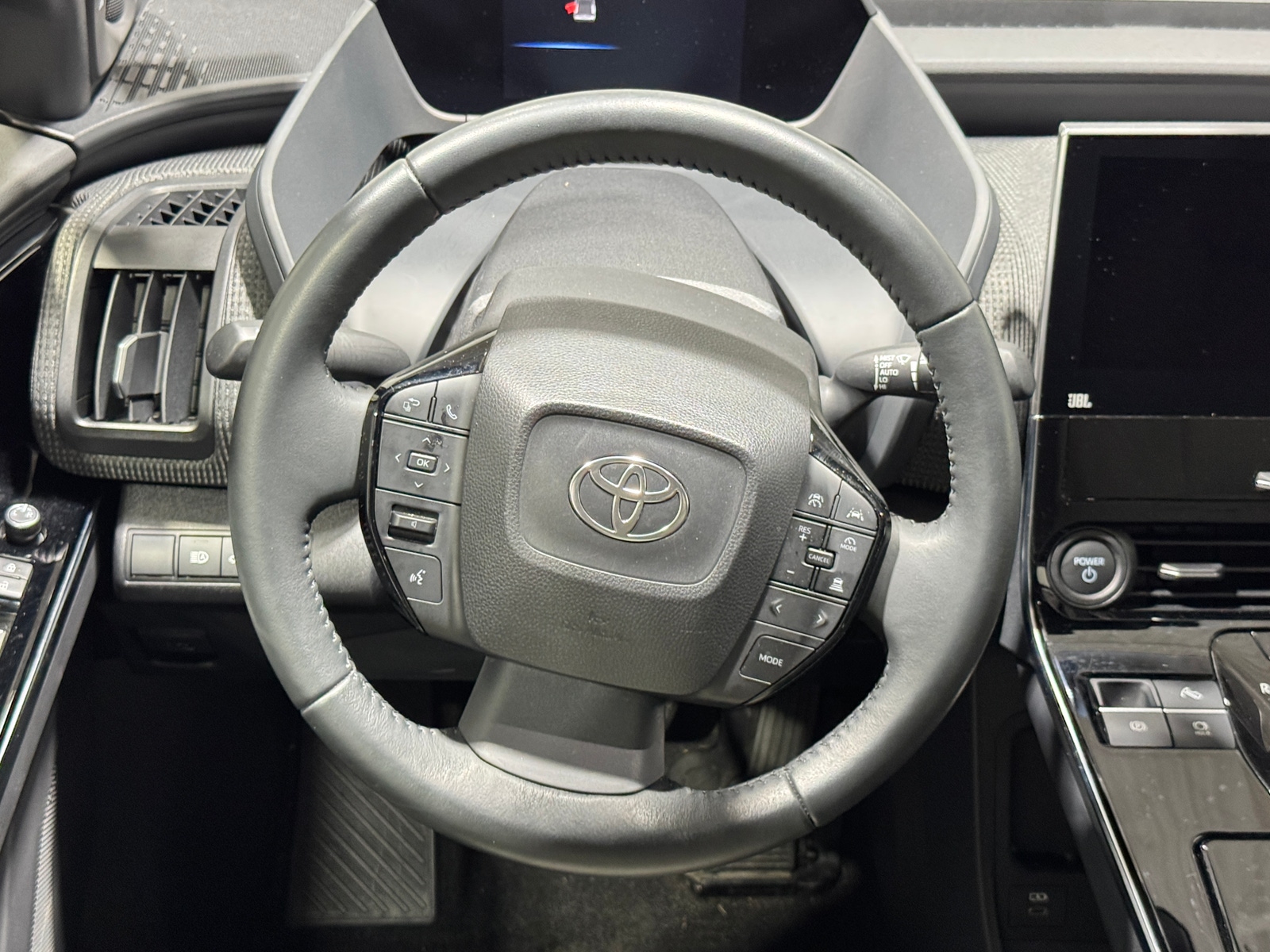 Thumbnail: 2023 Toyota bZ4X - 4