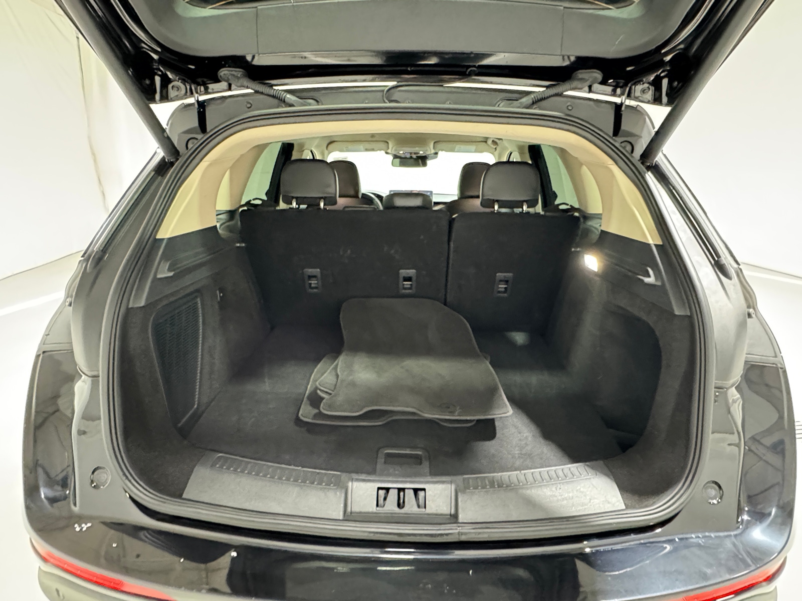 Thumbnail: 2024 Lincoln Corsair - 6