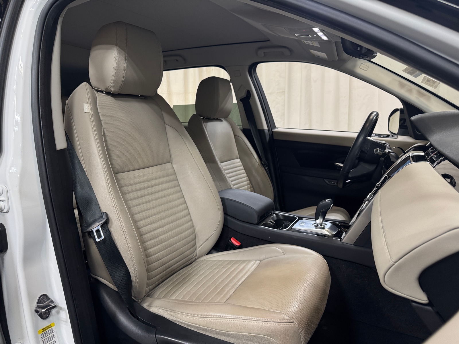 Thumbnail: 2020 Land Rover Discovery Sport - 2