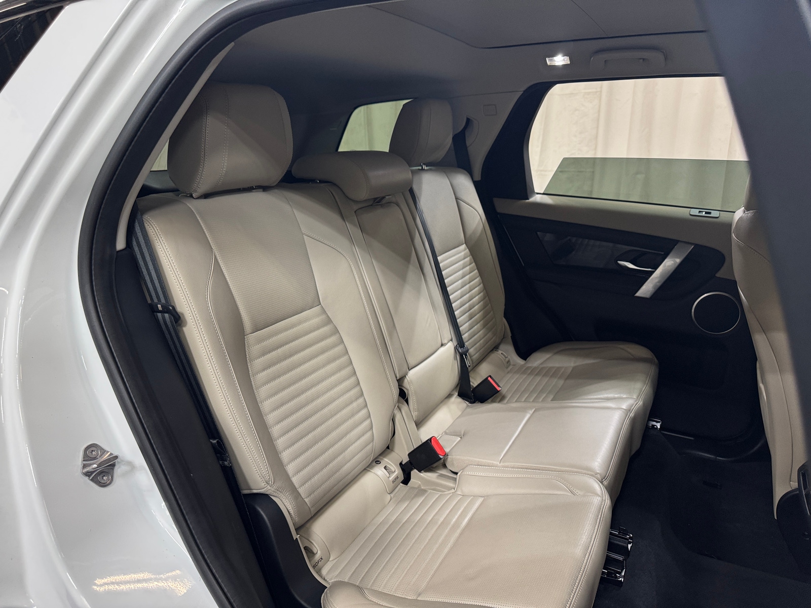 Thumbnail: 2020 Land Rover Discovery Sport - 6