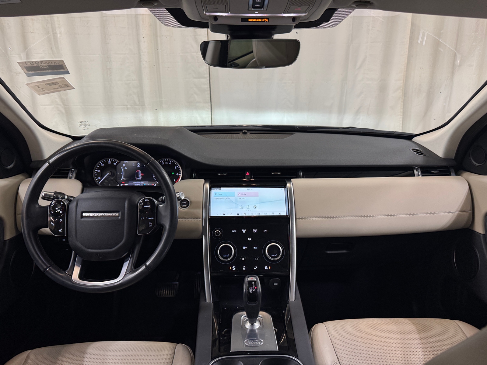 Thumbnail: 2020 Land Rover Discovery Sport - 3