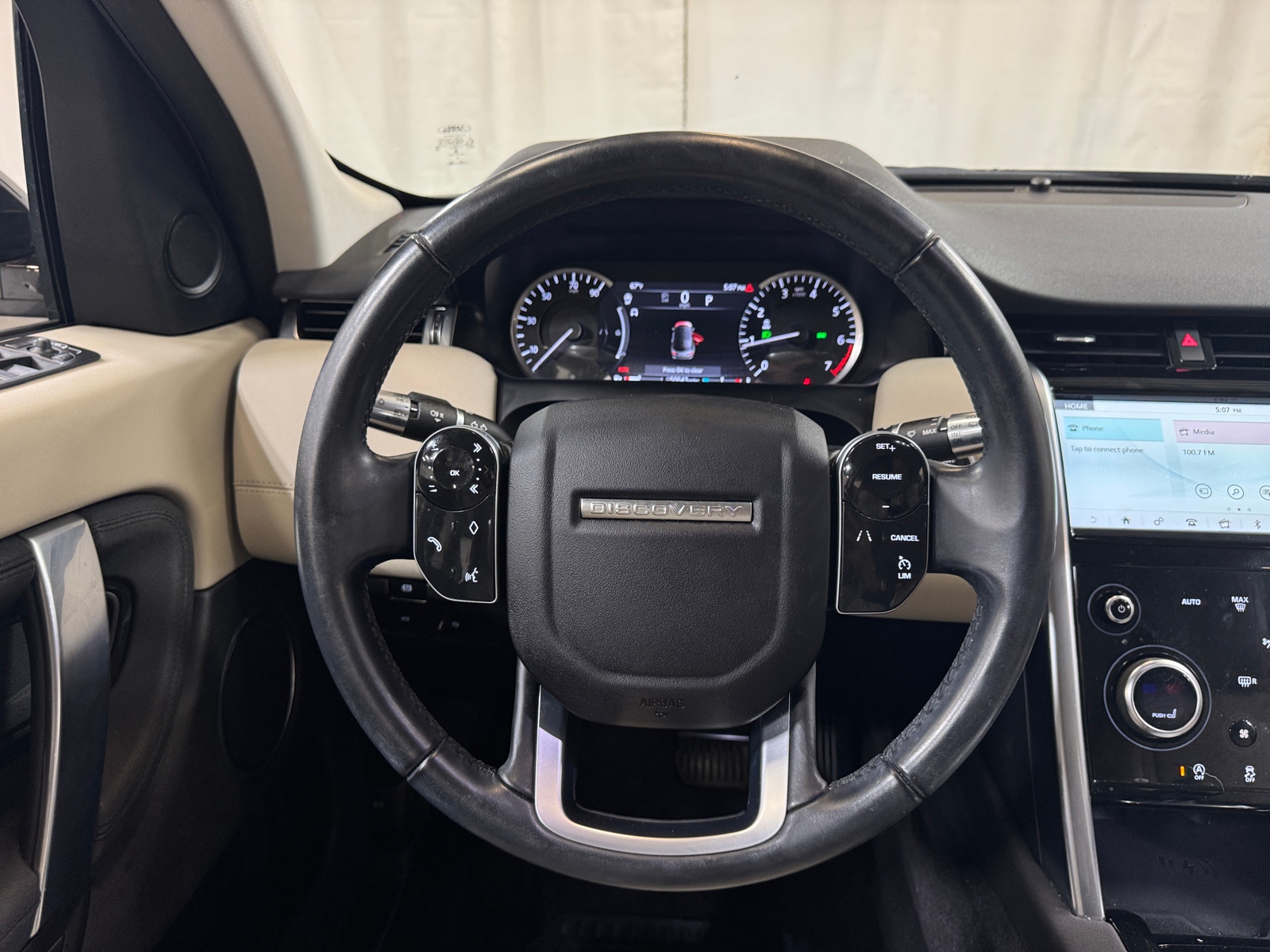 Thumbnail: 2020 Land Rover Discovery Sport - 5