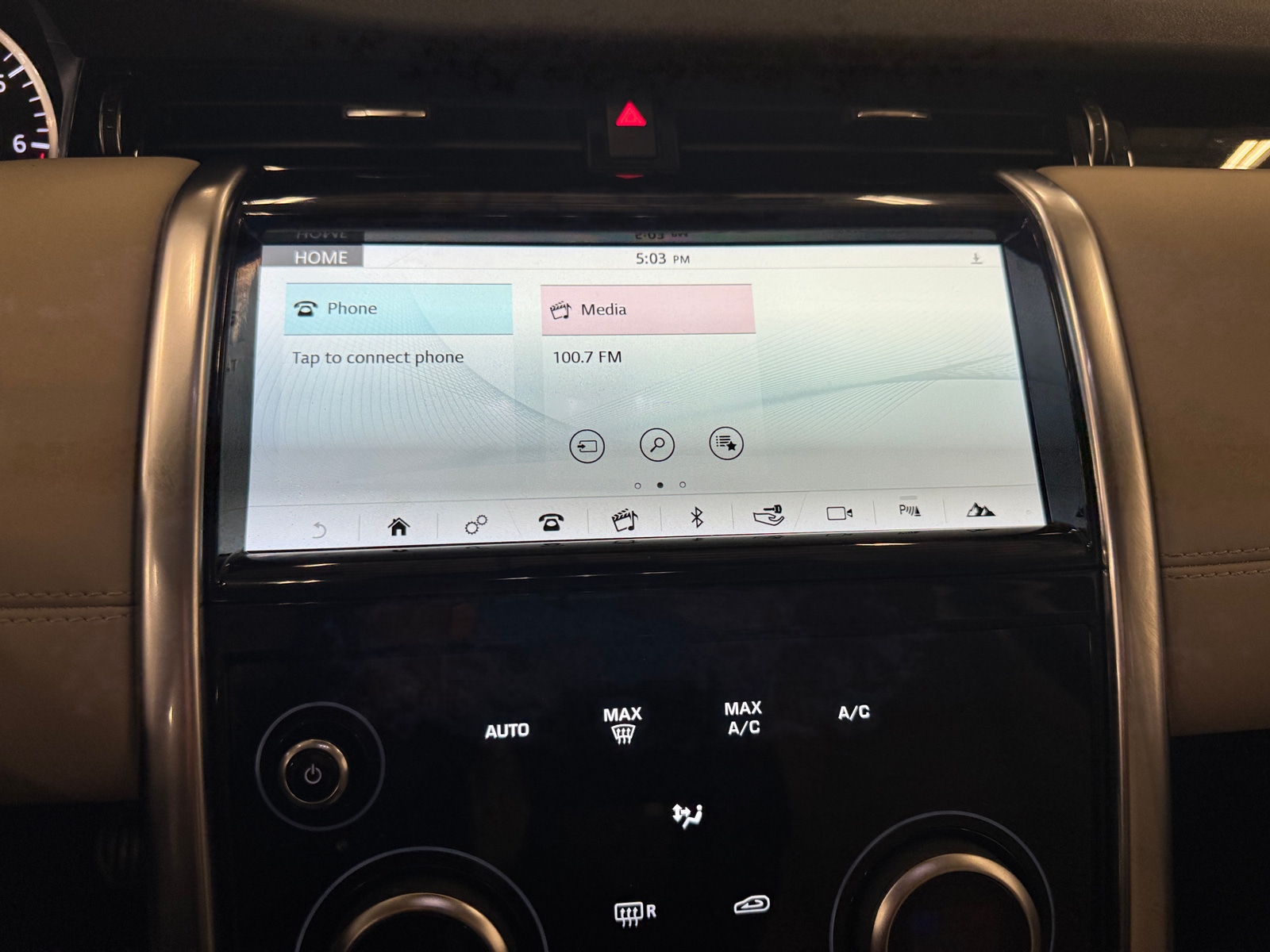 Thumbnail: 2020 Land Rover Discovery Sport - 4