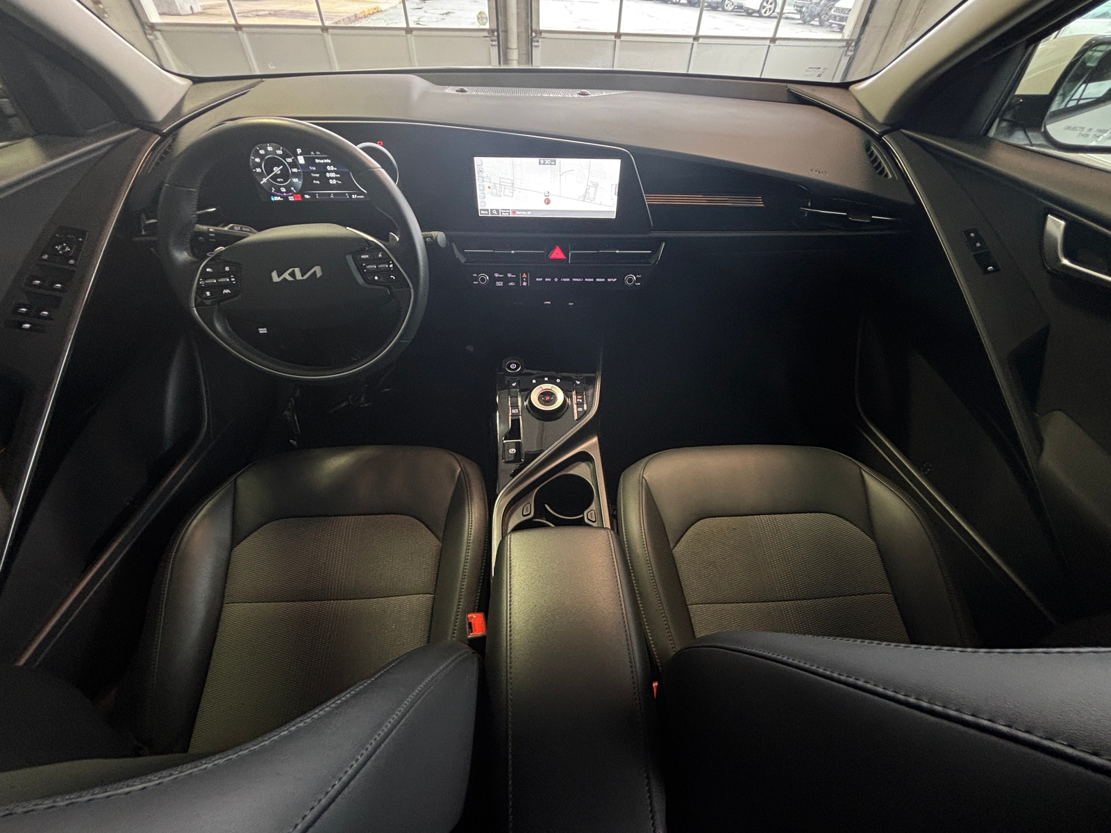 Thumbnail: 2023 Kia Niro - 3