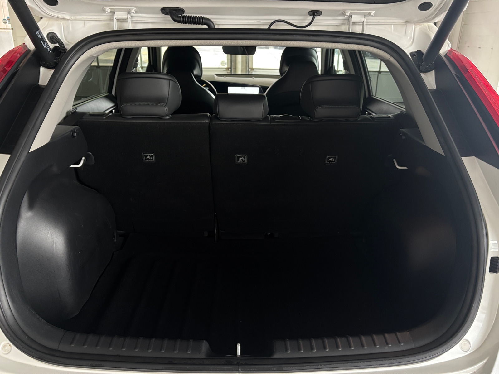 Thumbnail: 2023 Kia Niro - 6