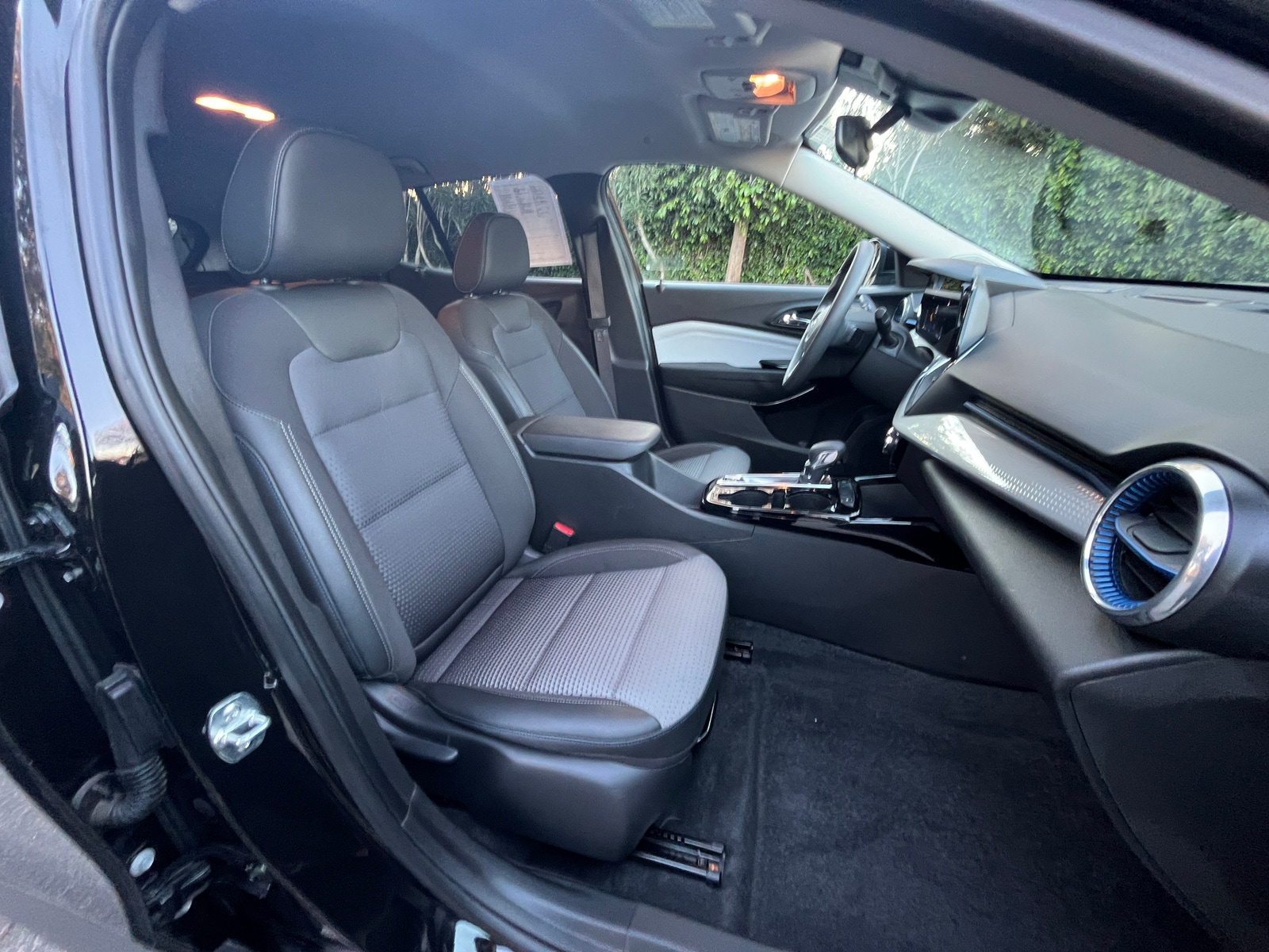 Thumbnail: 2025 Chevrolet Trax - 2