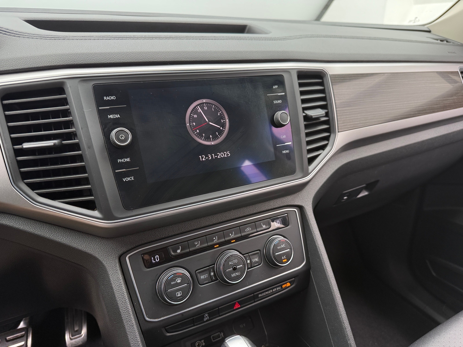 Thumbnail: 2018 Volkswagen Atlas - 3