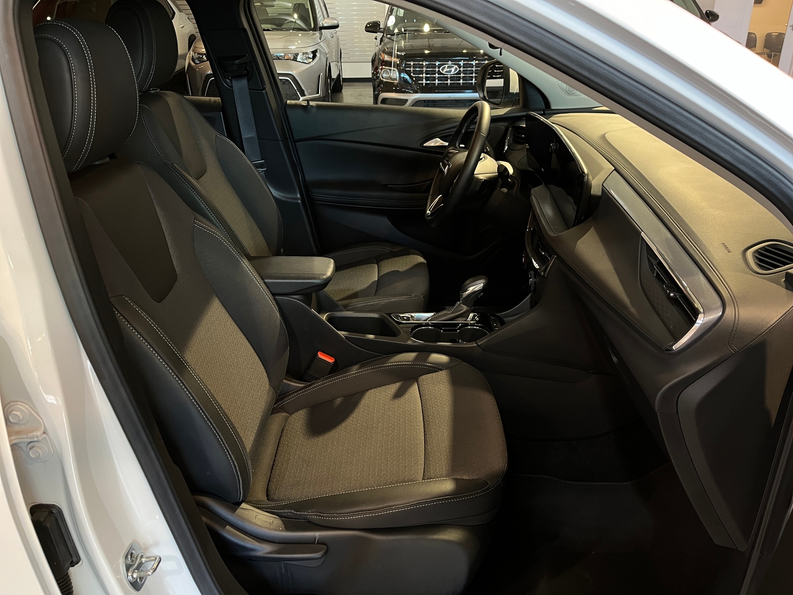 Thumbnail: 2025 Buick Encore GX - 2