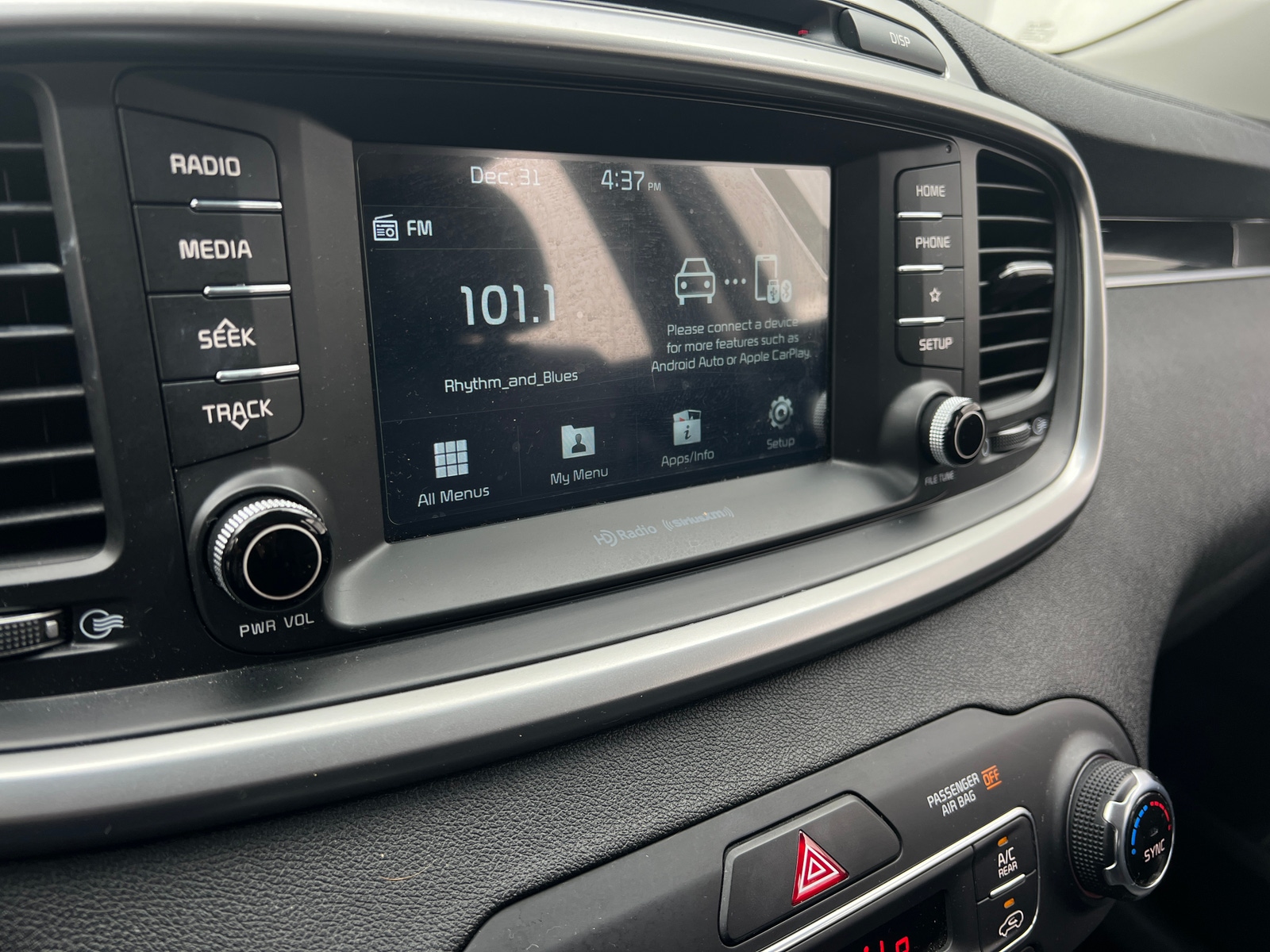 Thumbnail: 2019 Kia Sorento - 3