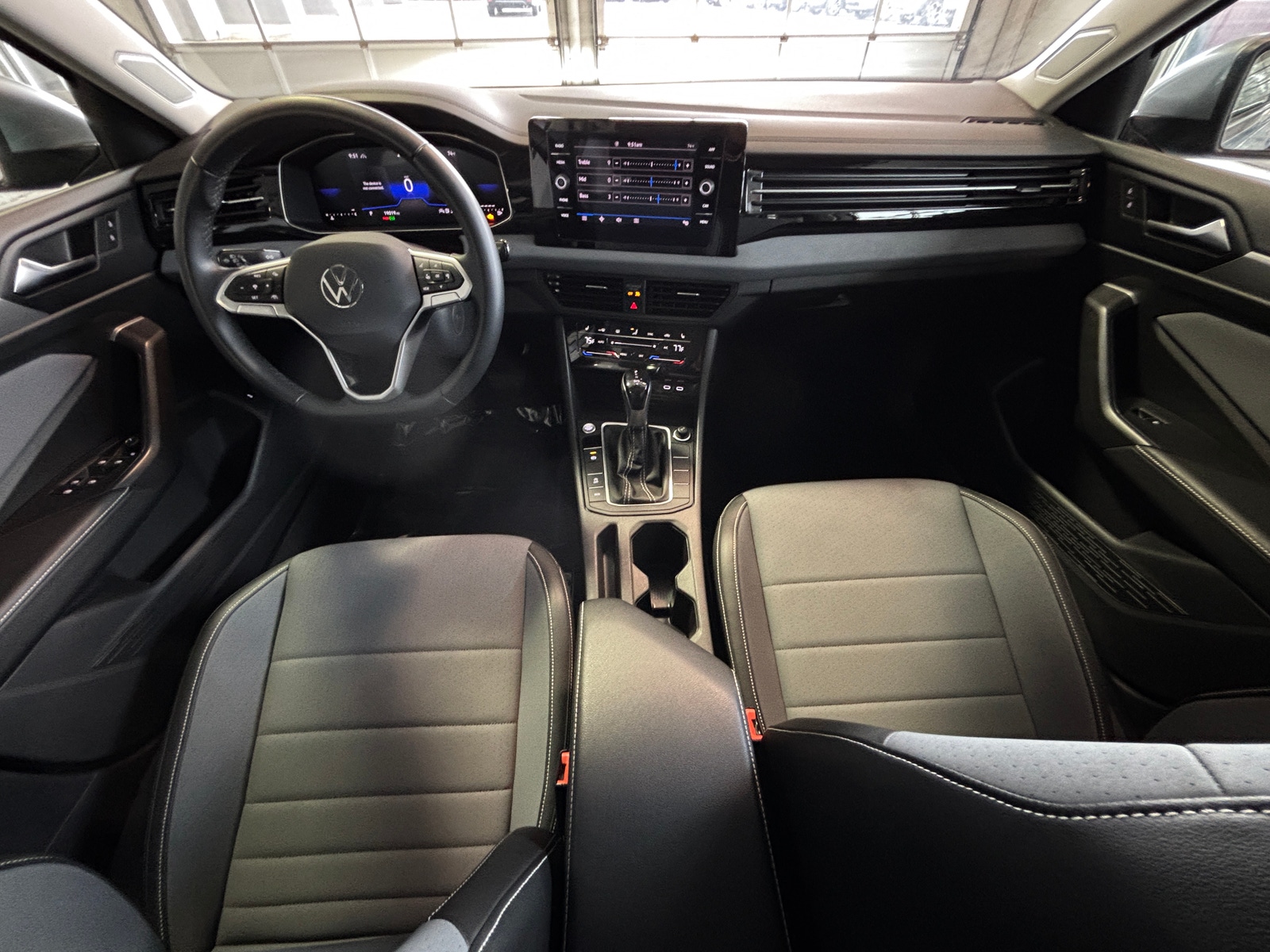 Thumbnail: 2025 Volkswagen Jetta - 3